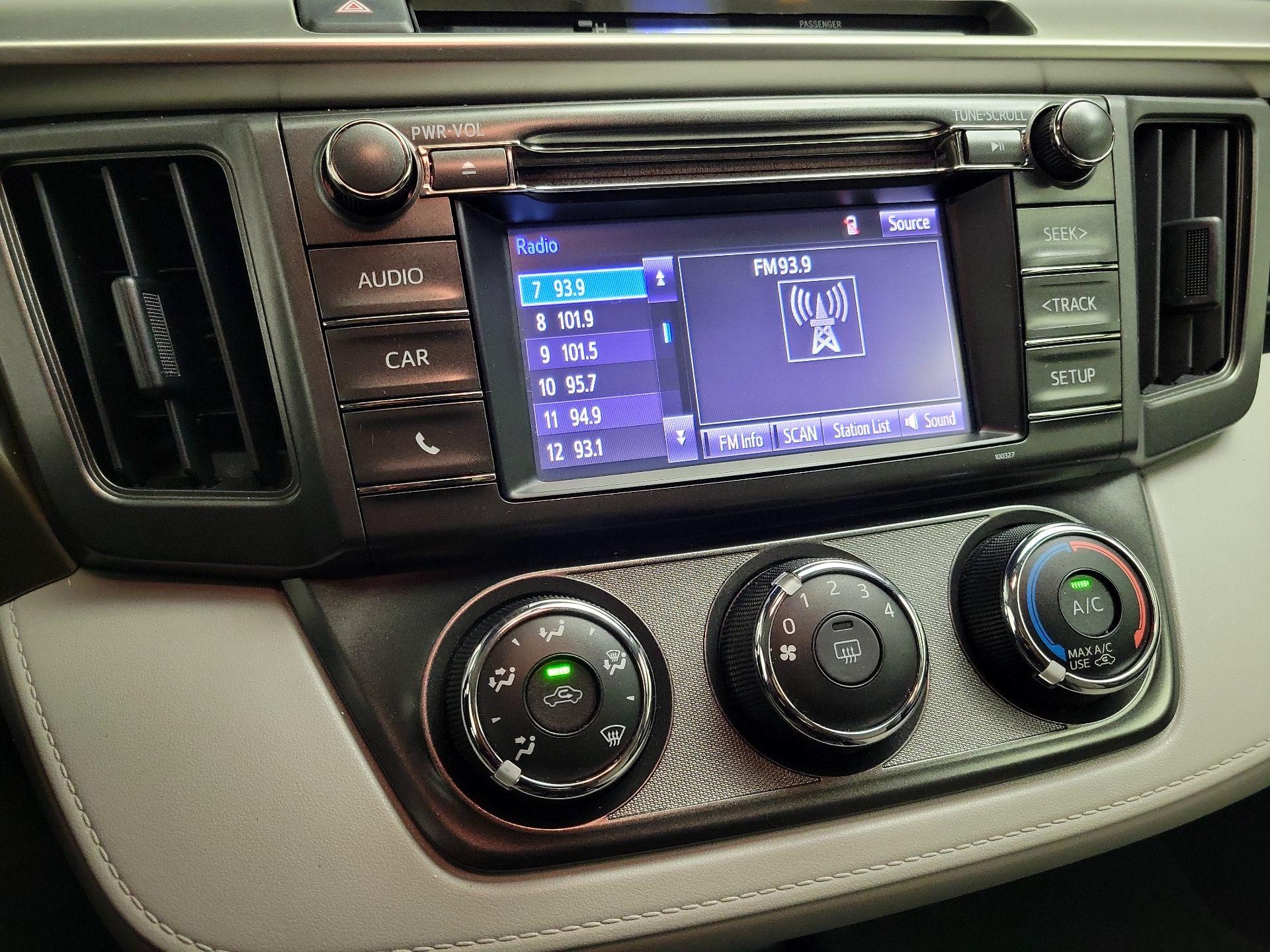 Thumbnail: 2015 Toyota RAV4 - 15