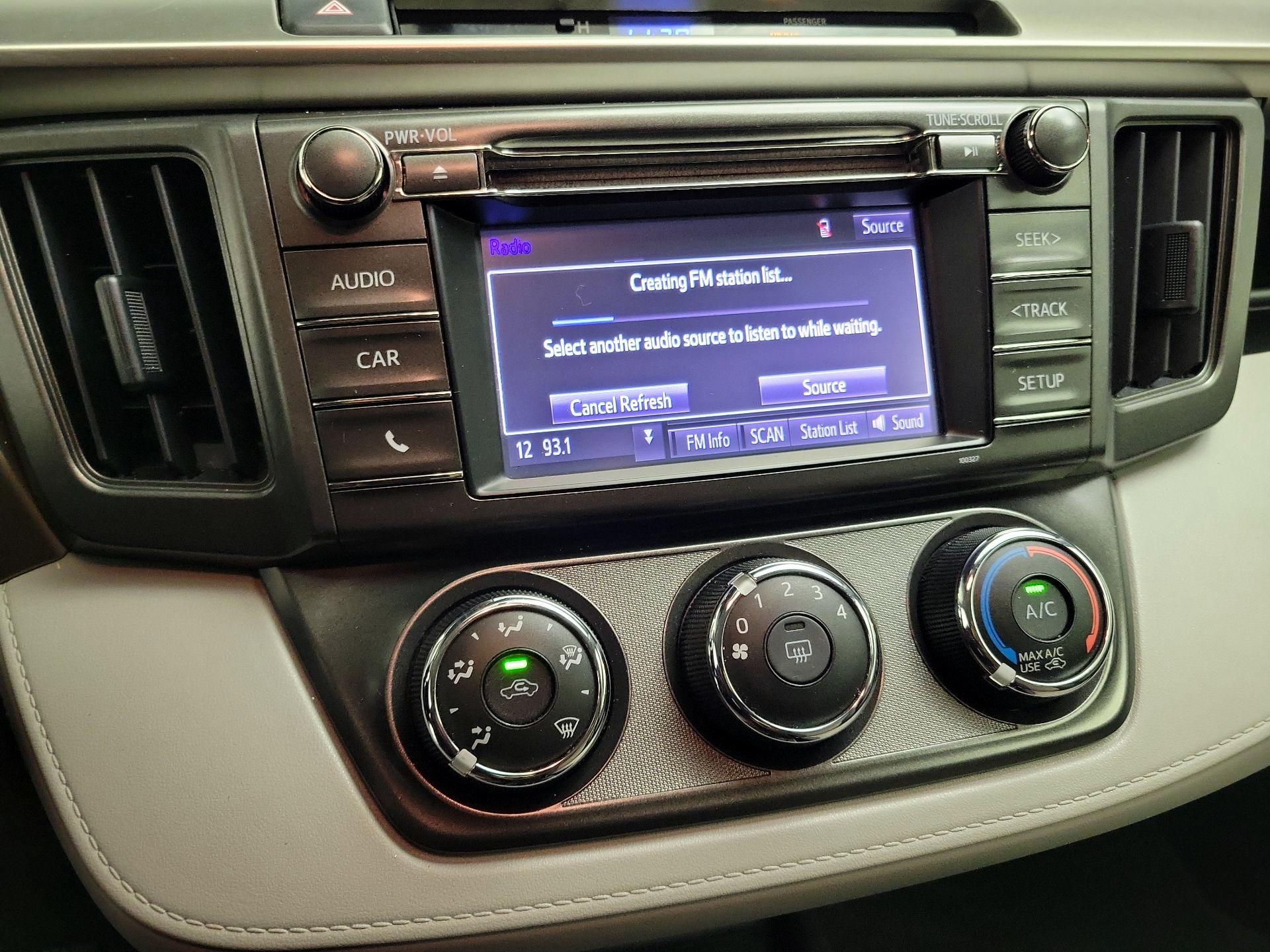 Thumbnail: 2015 Toyota RAV4 - 16