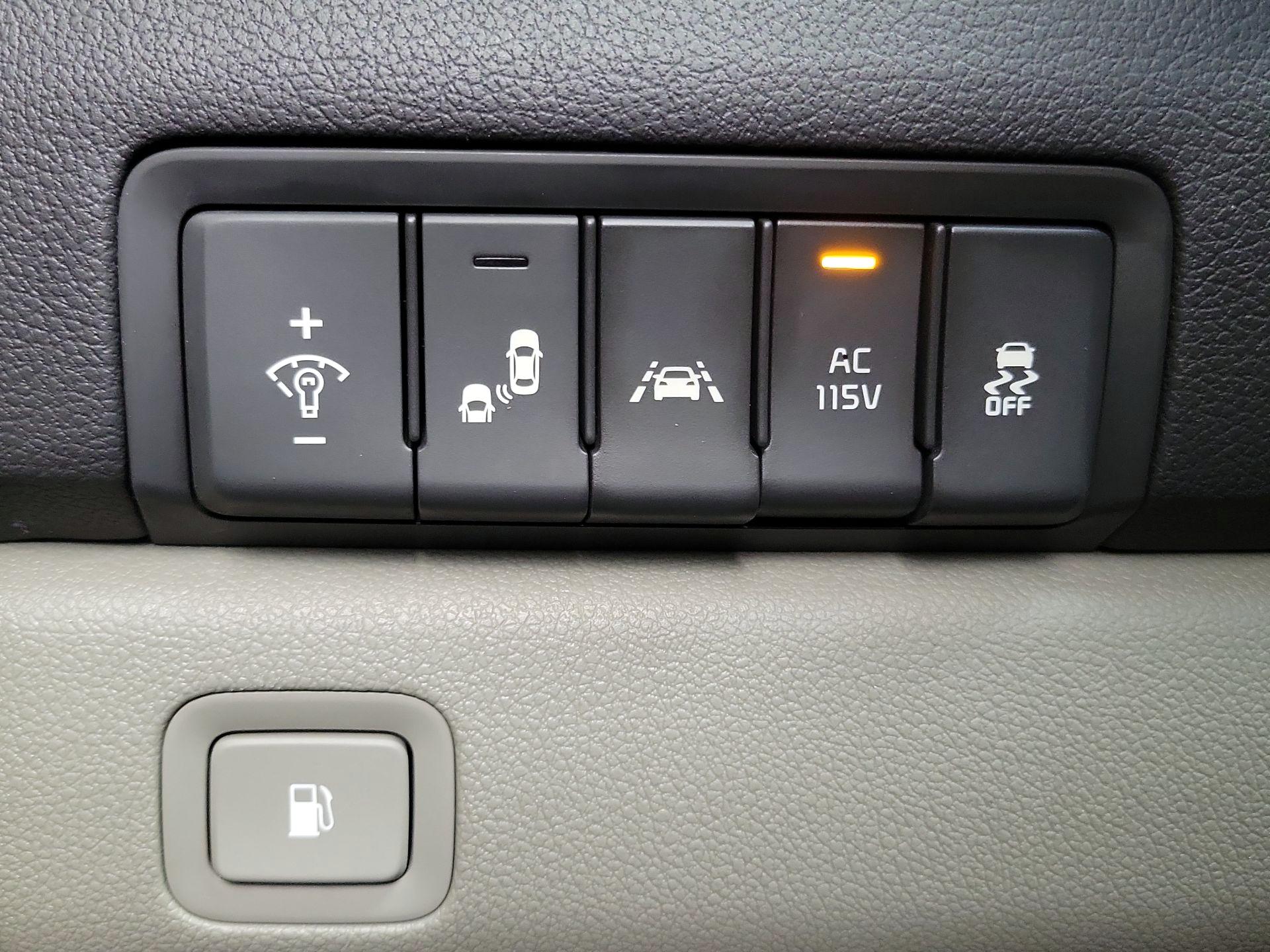 Thumbnail: 2018 Kia Sedona - 13