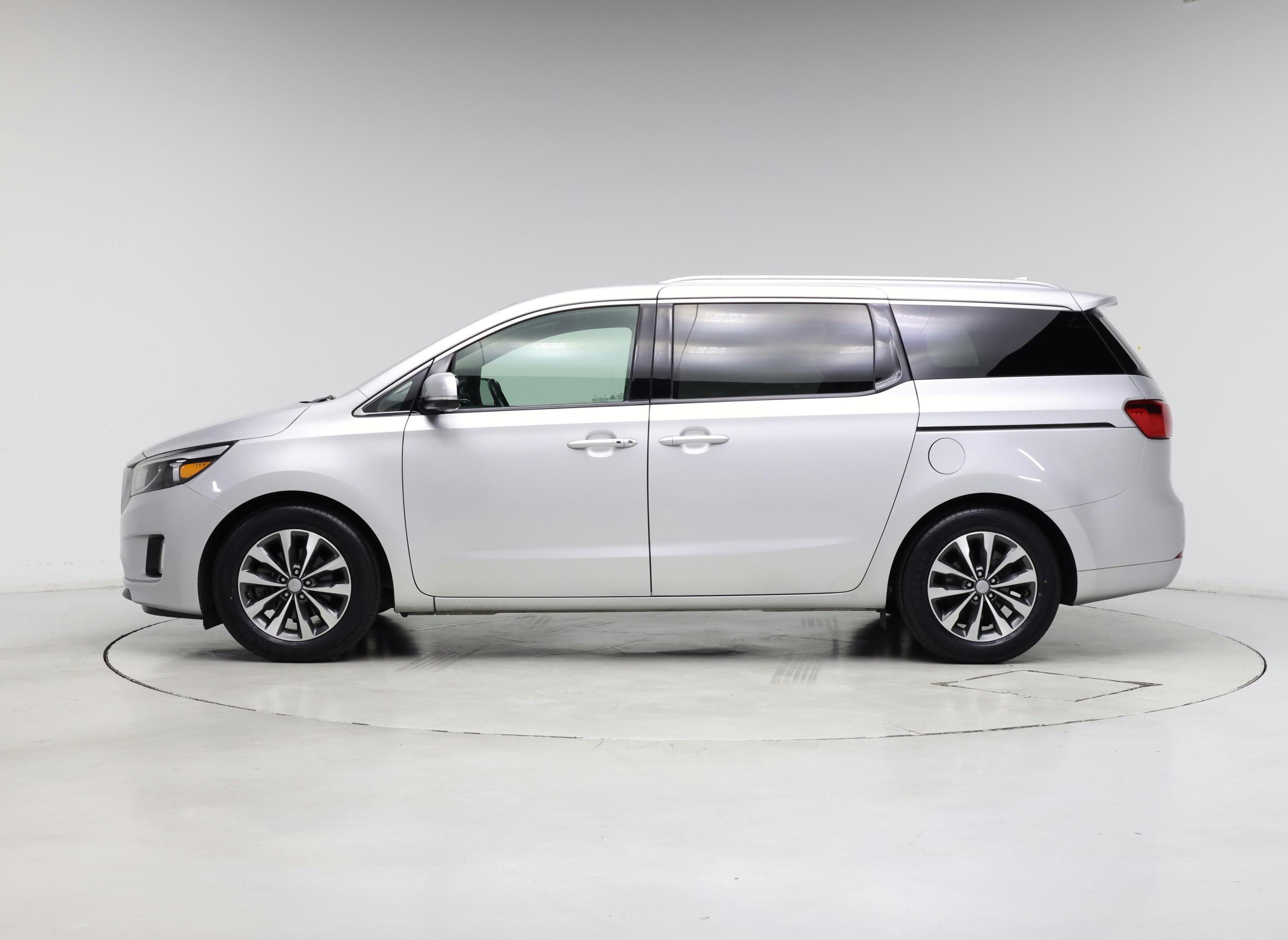 Thumbnail: 2018 Kia Sedona - 3