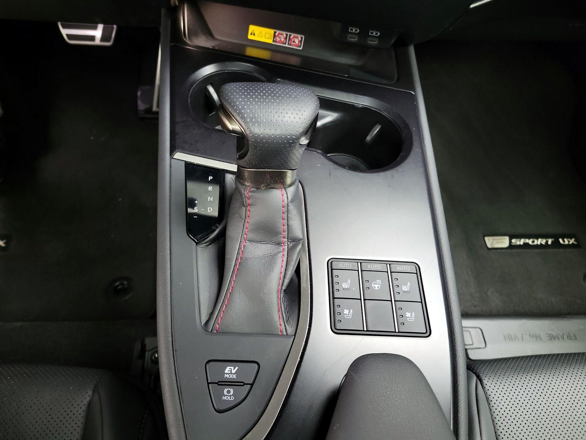 Thumbnail: 2024 Lexus UX - 18