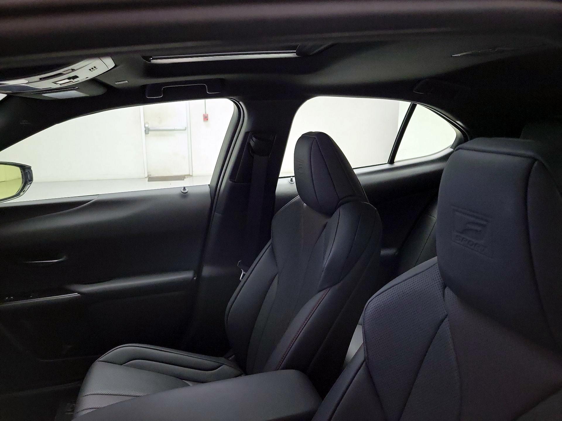 Thumbnail: 2024 Lexus UX - 20