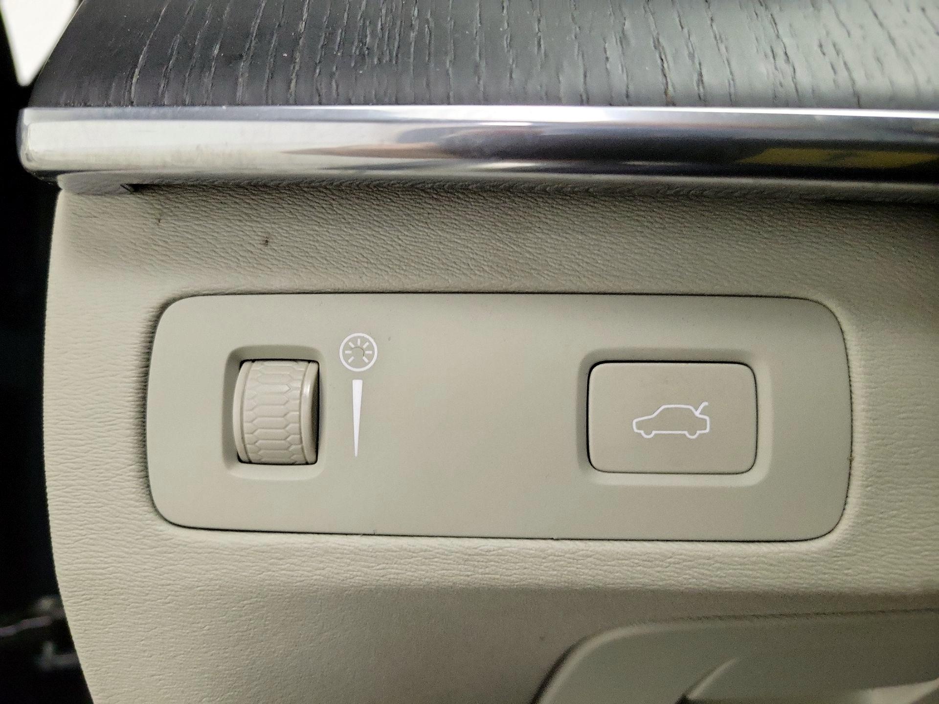 Thumbnail: 2020 Volvo XC90 - 13