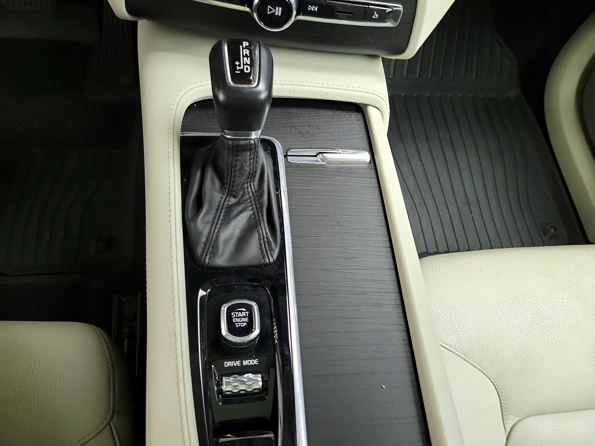 Thumbnail: 2020 Volvo XC90 - 18