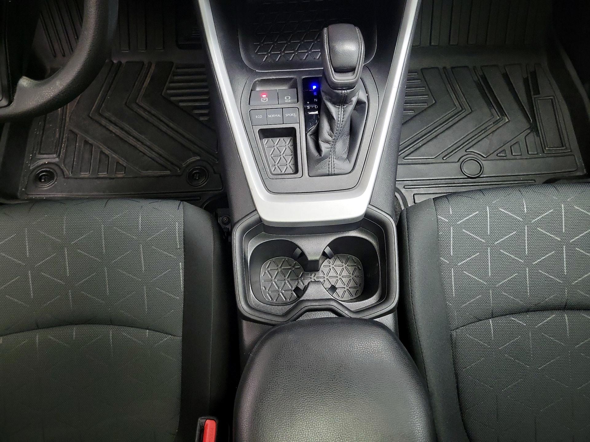 Thumbnail: 2021 Toyota RAV4 - 17