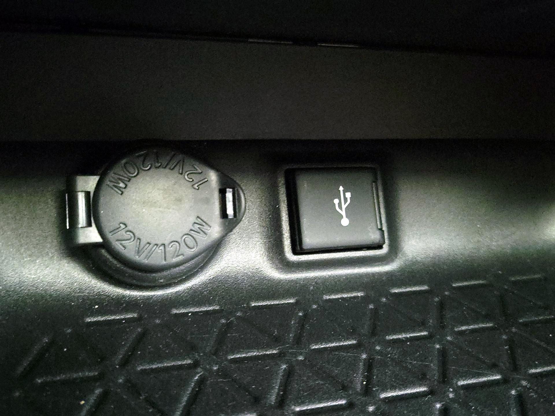 Thumbnail: 2021 Toyota RAV4 - 18