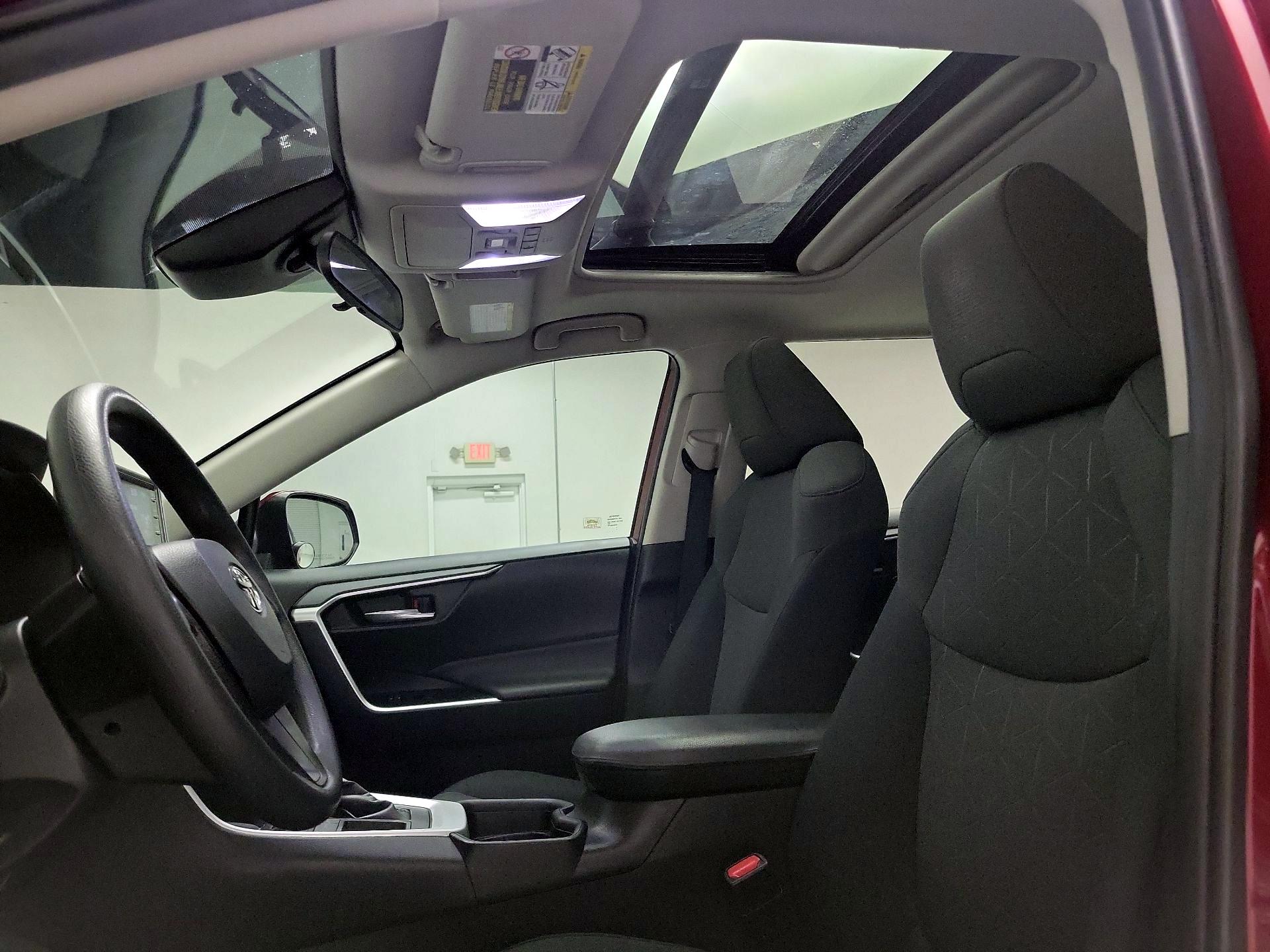 Thumbnail: 2021 Toyota RAV4 - 19