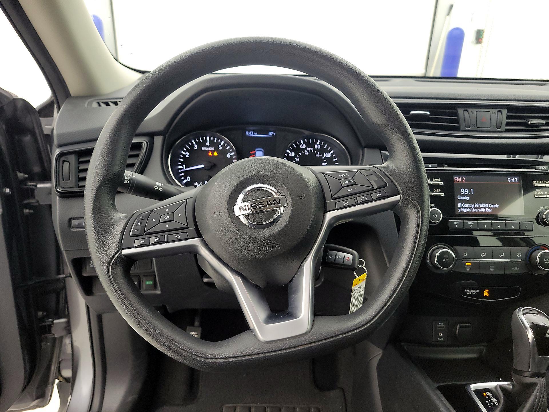 Thumbnail: 2017 Nissan Rogue - 10