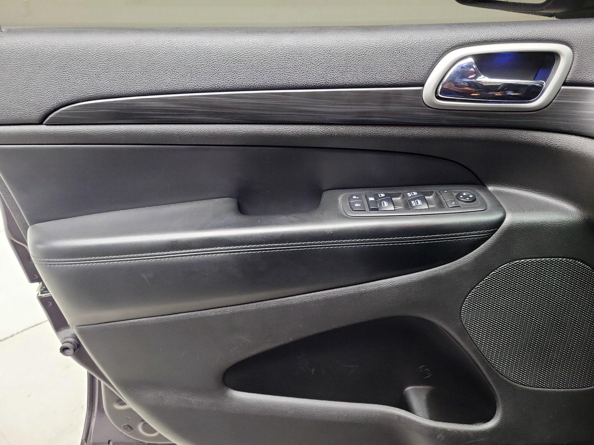 Thumbnail: 2019 Jeep Grand Cherokee - 12