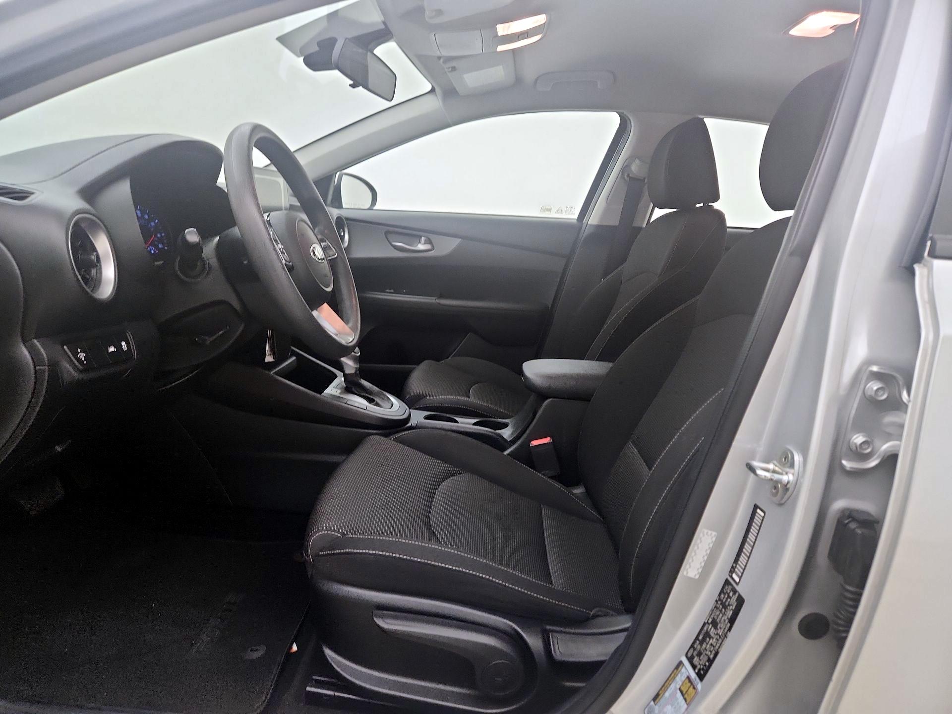 Thumbnail: 2020 Kia Forte - 11