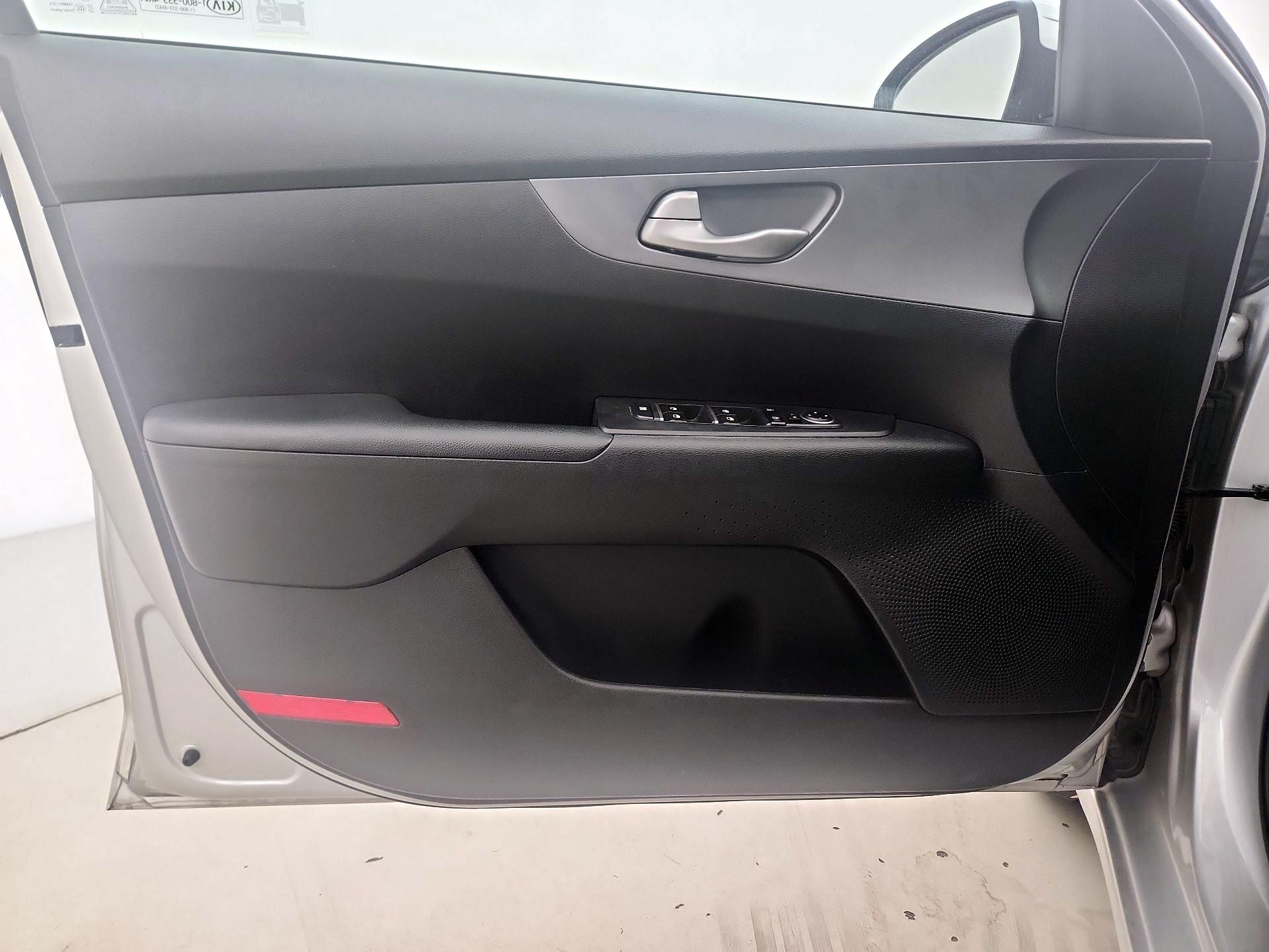 Thumbnail: 2020 Kia Forte - 12