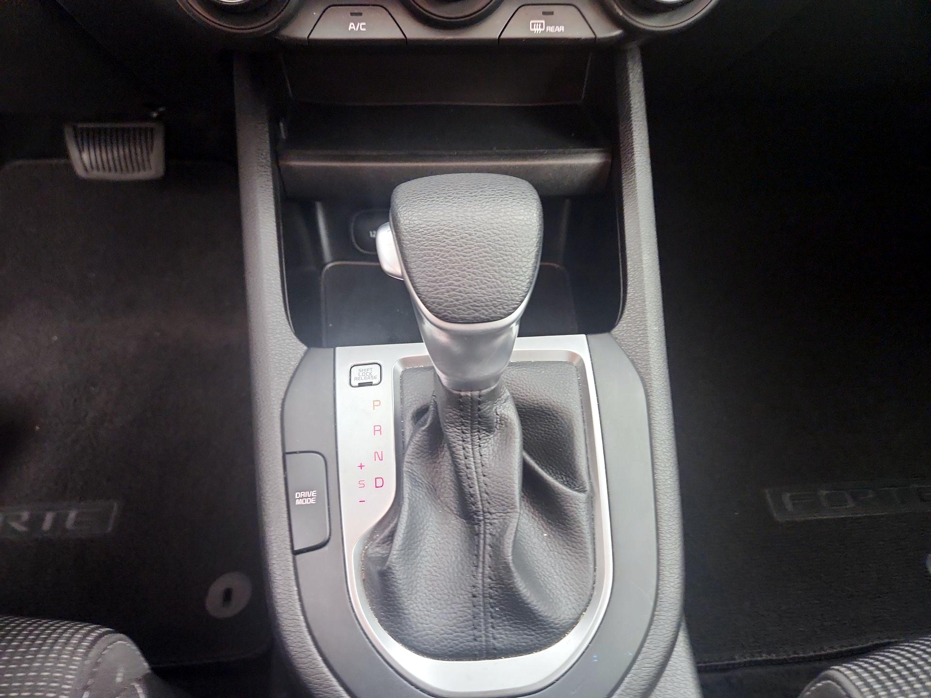 Thumbnail: 2020 Kia Forte - 17