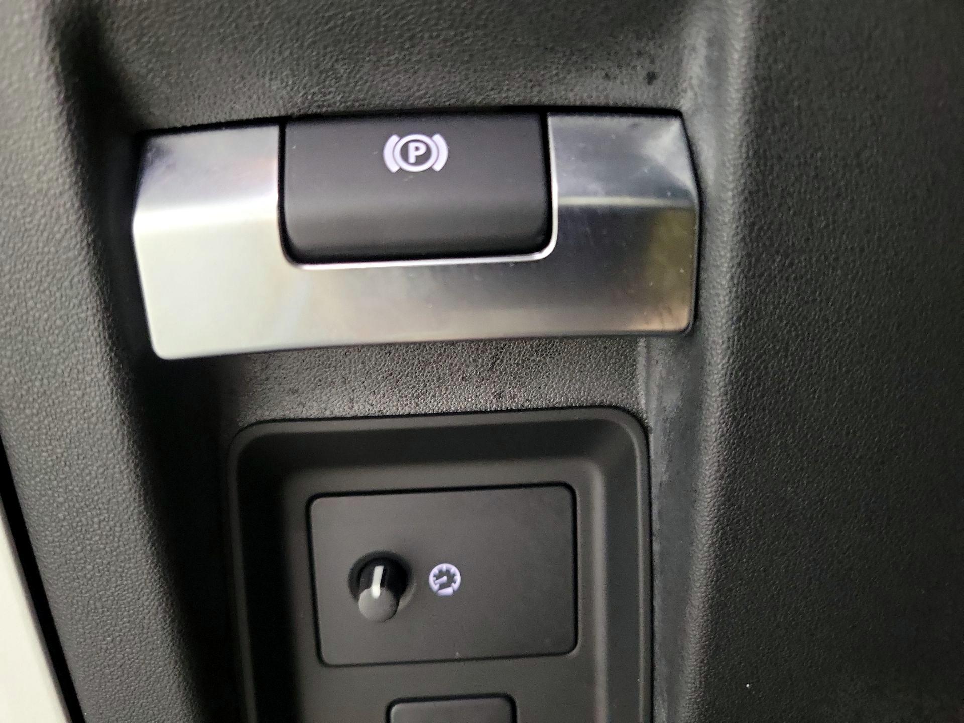 Thumbnail: 2023 Land Rover Defender - 13