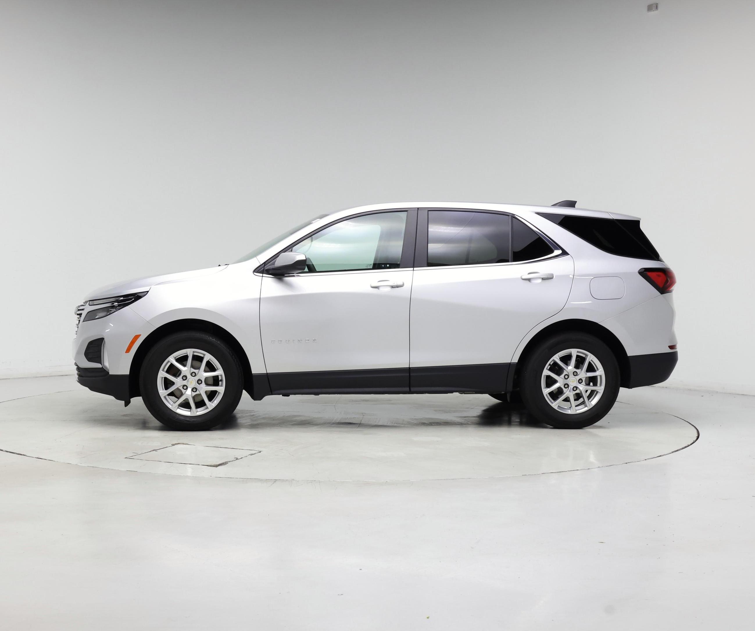 Thumbnail: 2022 Chevrolet Equinox - 3