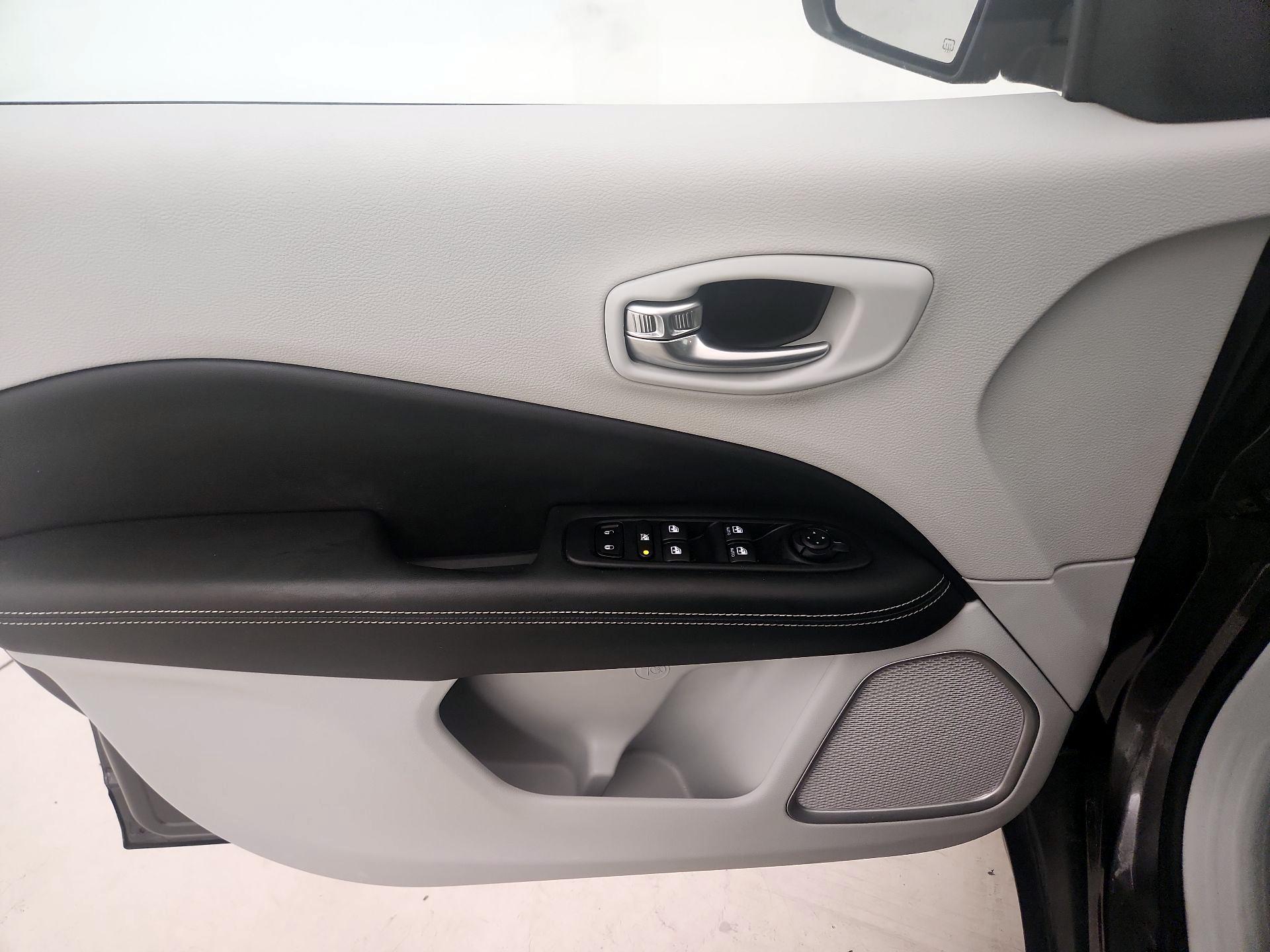 Thumbnail: 2020 Jeep Compass - 12