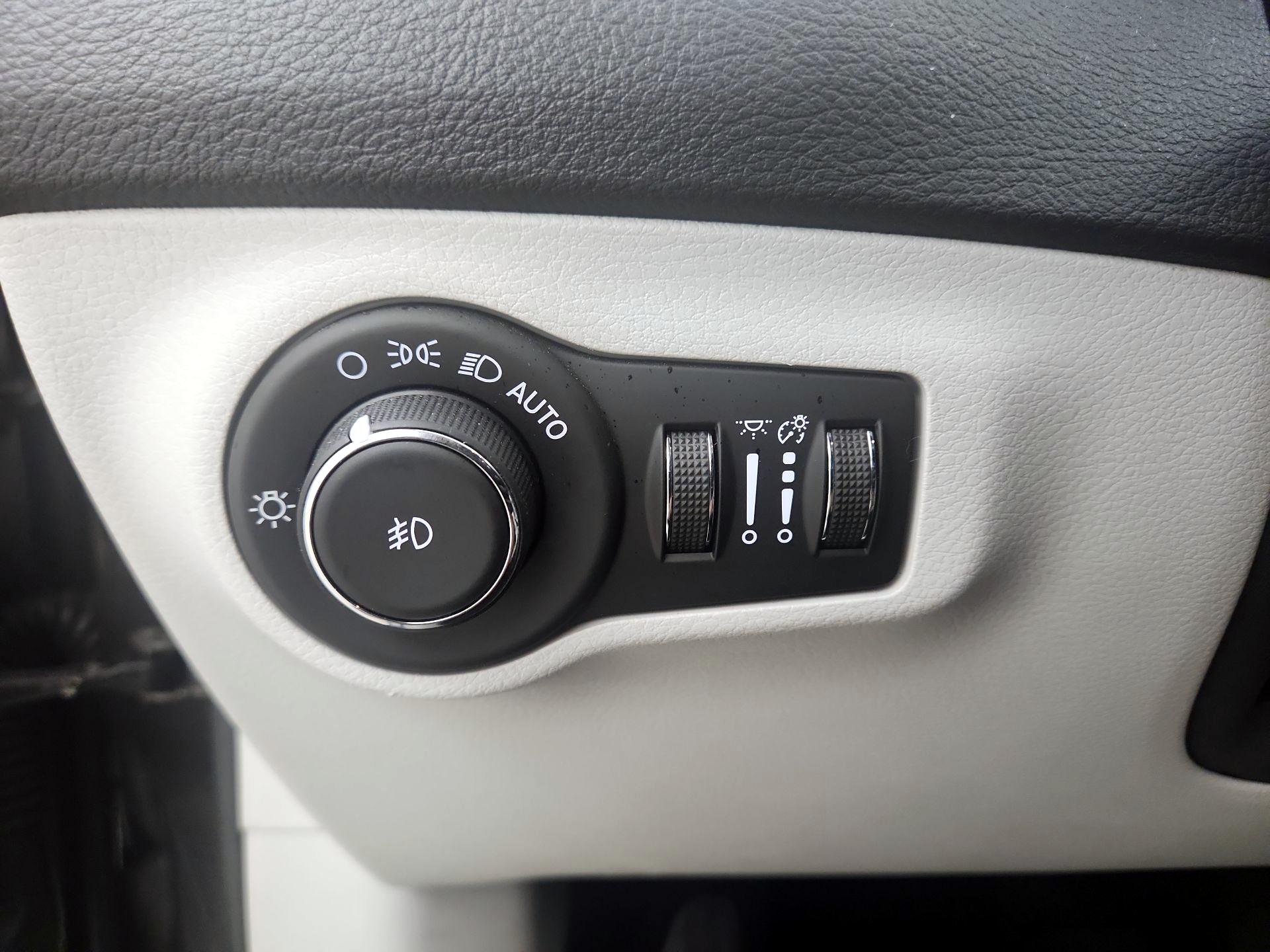 Thumbnail: 2020 Jeep Compass - 13