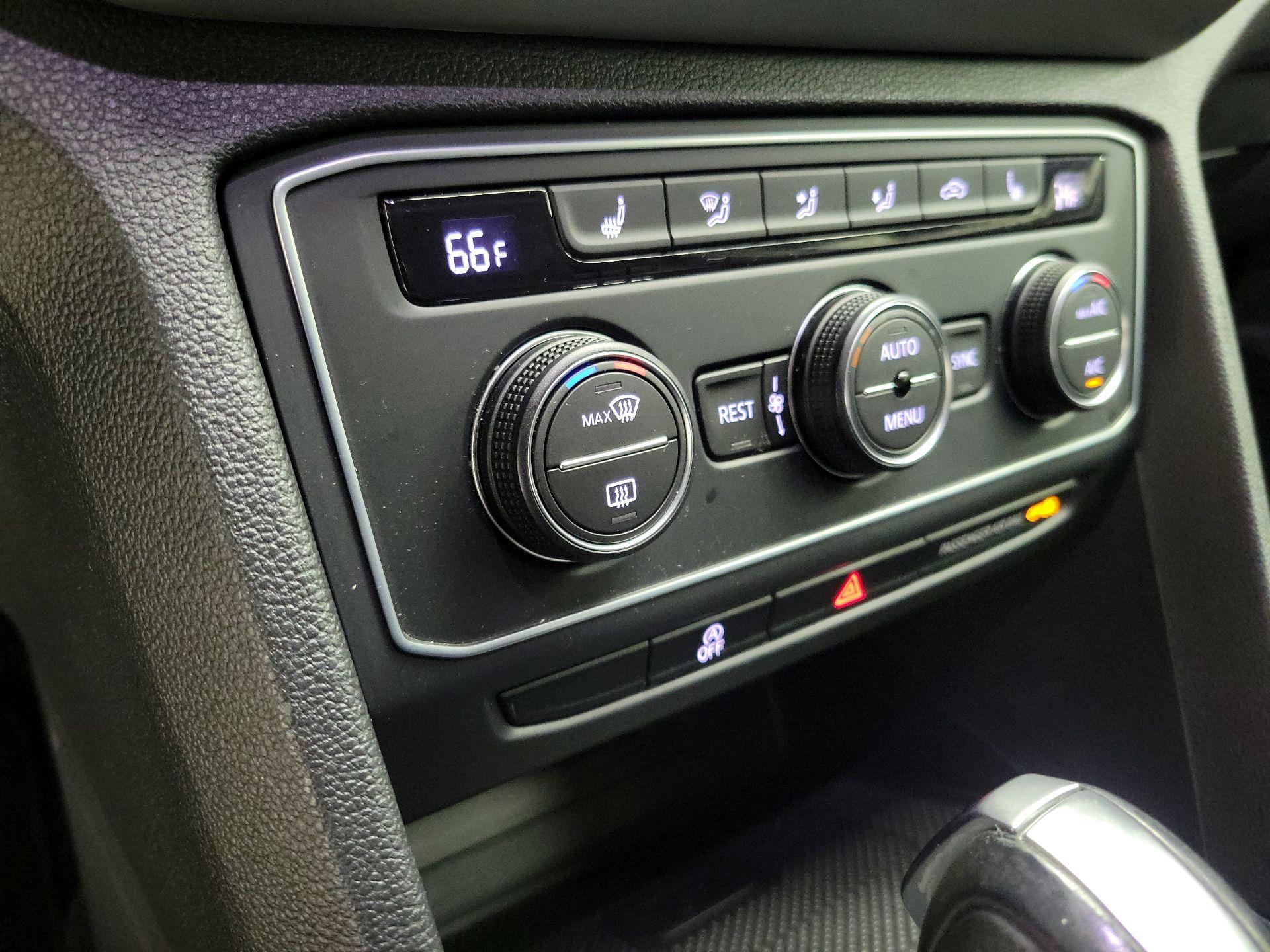 Thumbnail: 2021 Volkswagen Atlas - 16