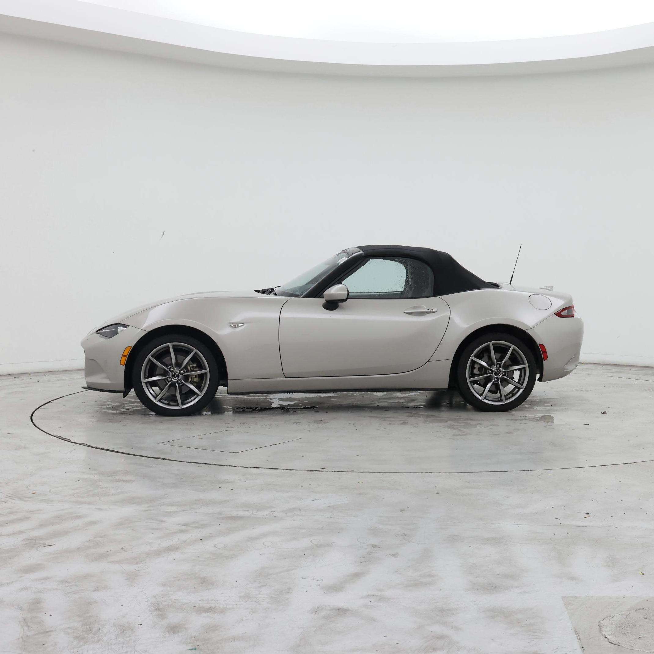 Thumbnail: 2022 Mazda MX-5 Miata - 3