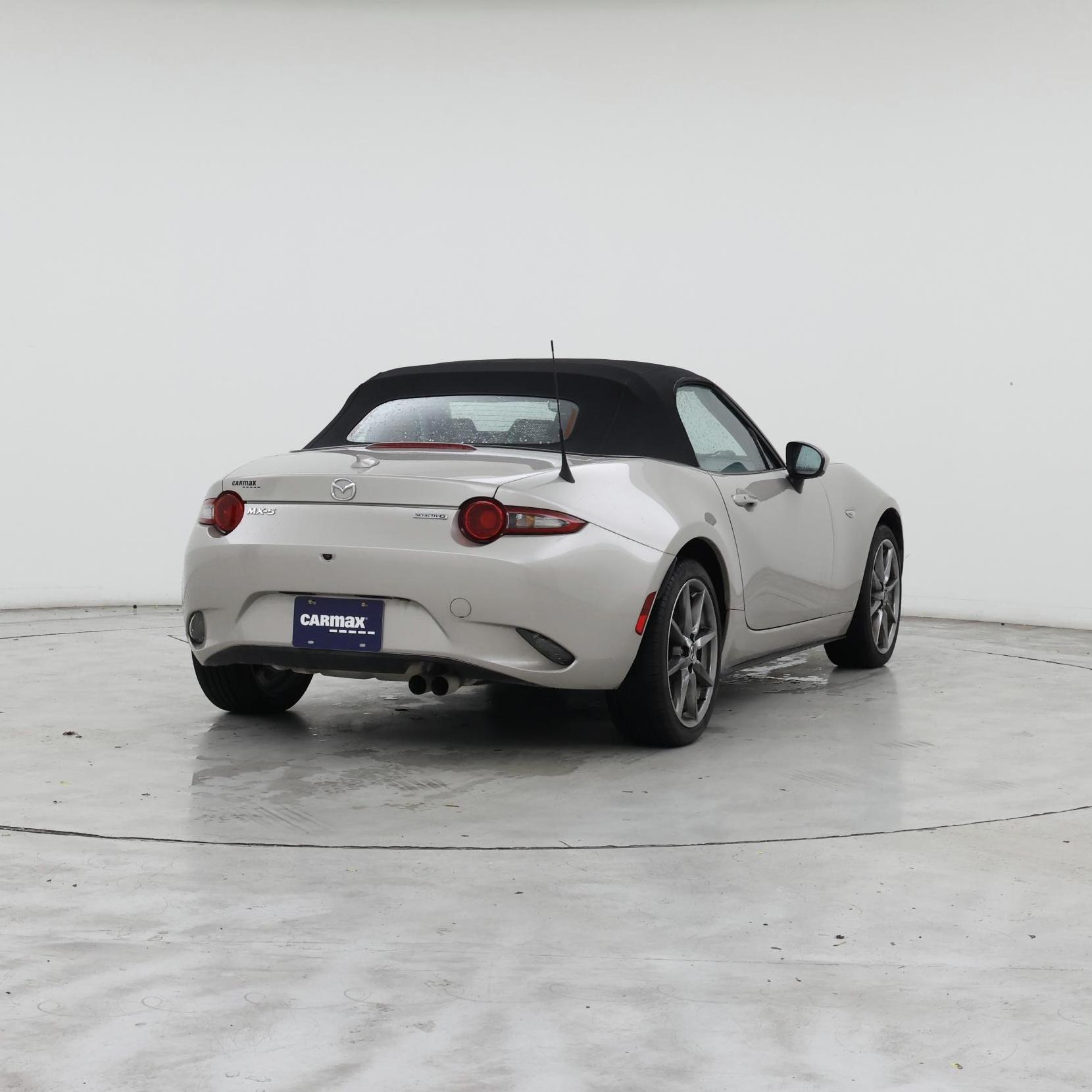 Thumbnail: 2022 Mazda MX-5 Miata - 8