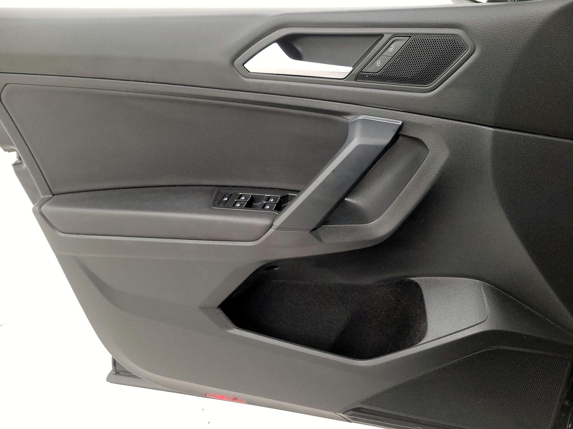 Thumbnail: 2019 Volkswagen Tiguan - 12