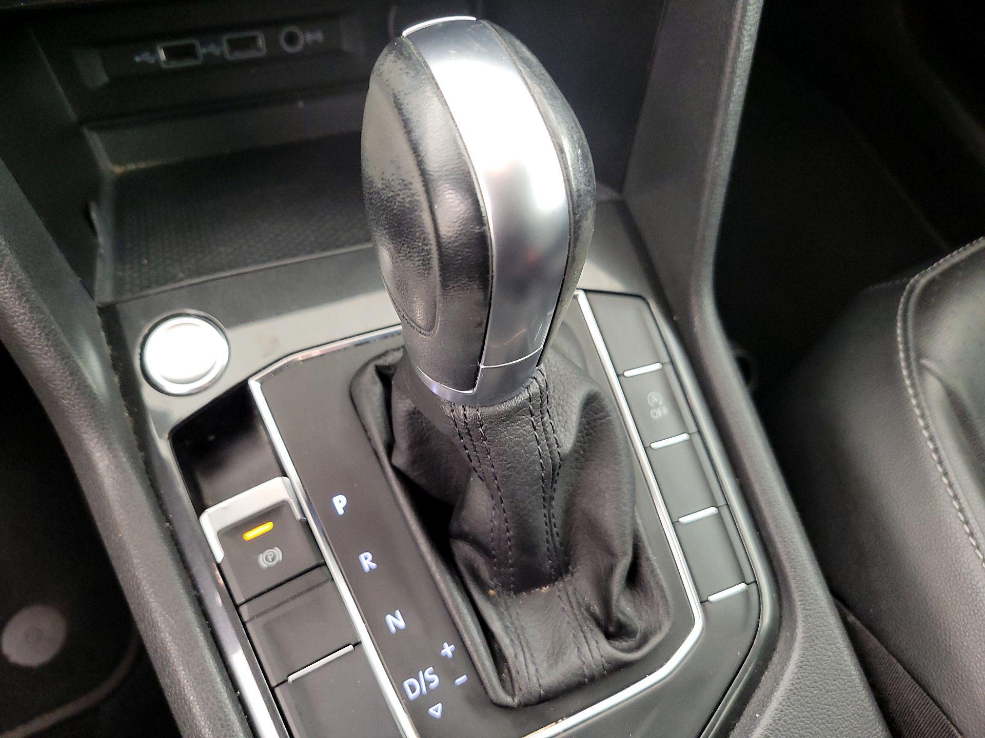 Thumbnail: 2019 Volkswagen Tiguan - 17