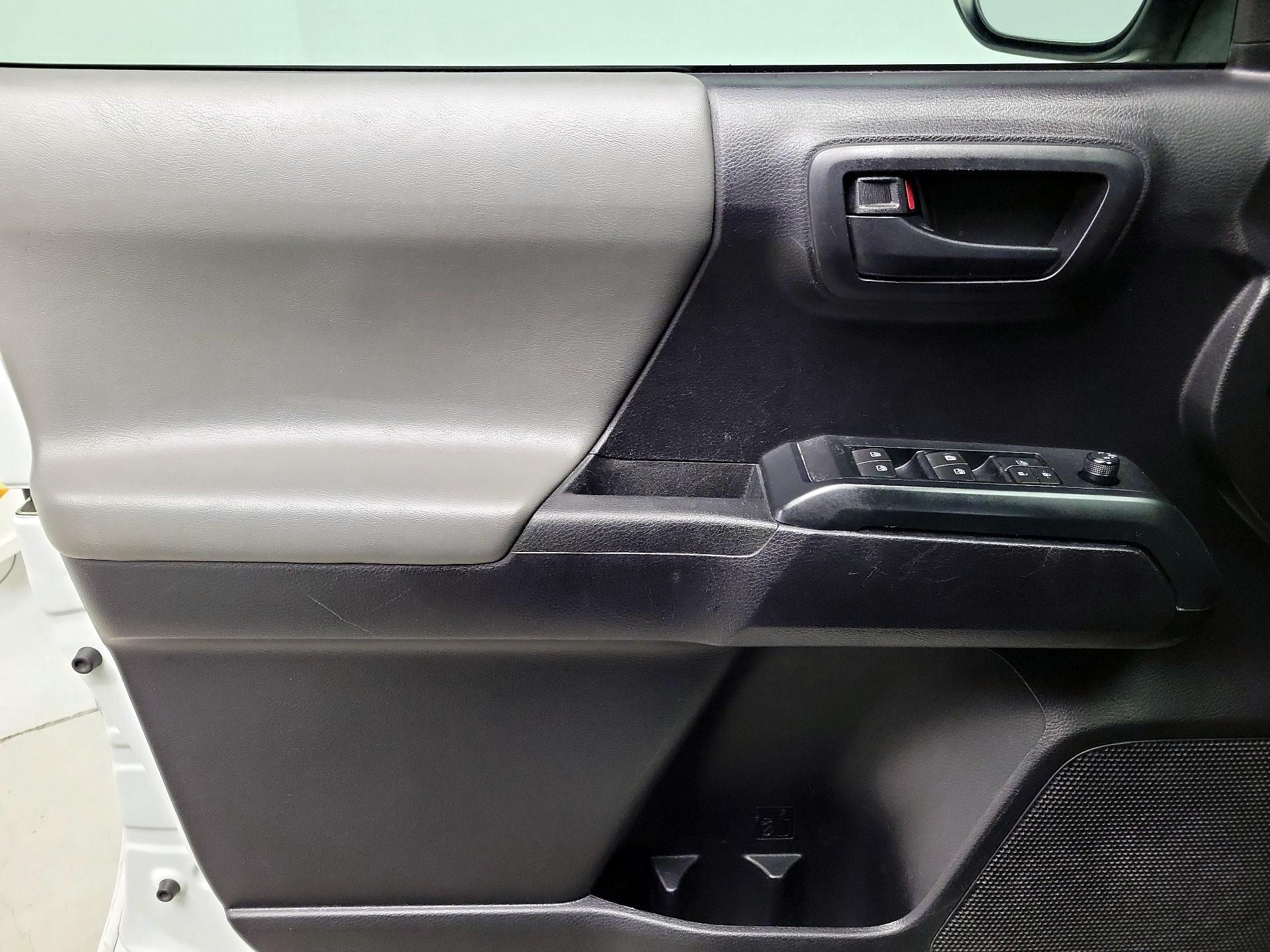 Thumbnail: 2020 Toyota Tacoma - 12