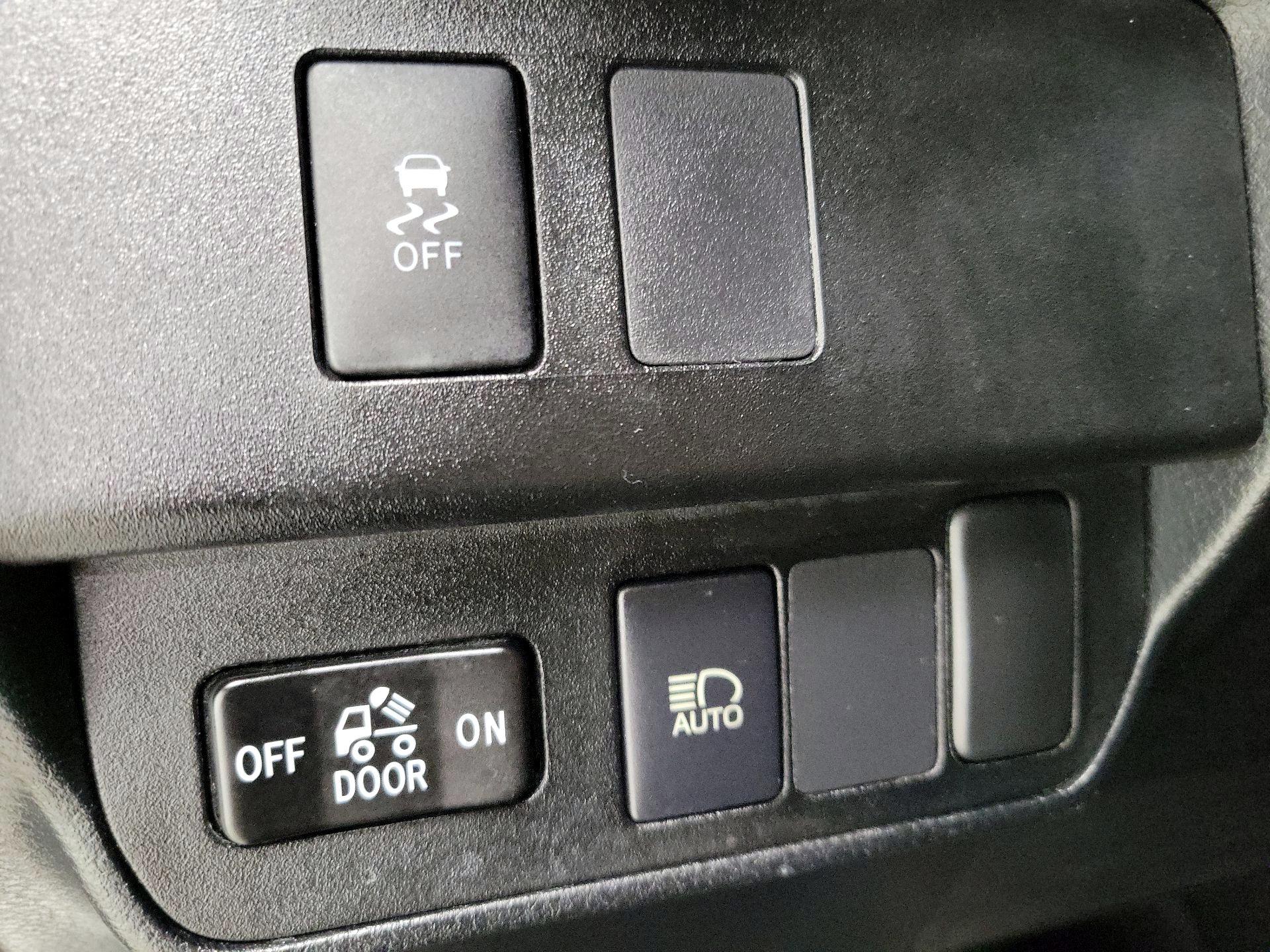 Thumbnail: 2020 Toyota Tacoma - 13