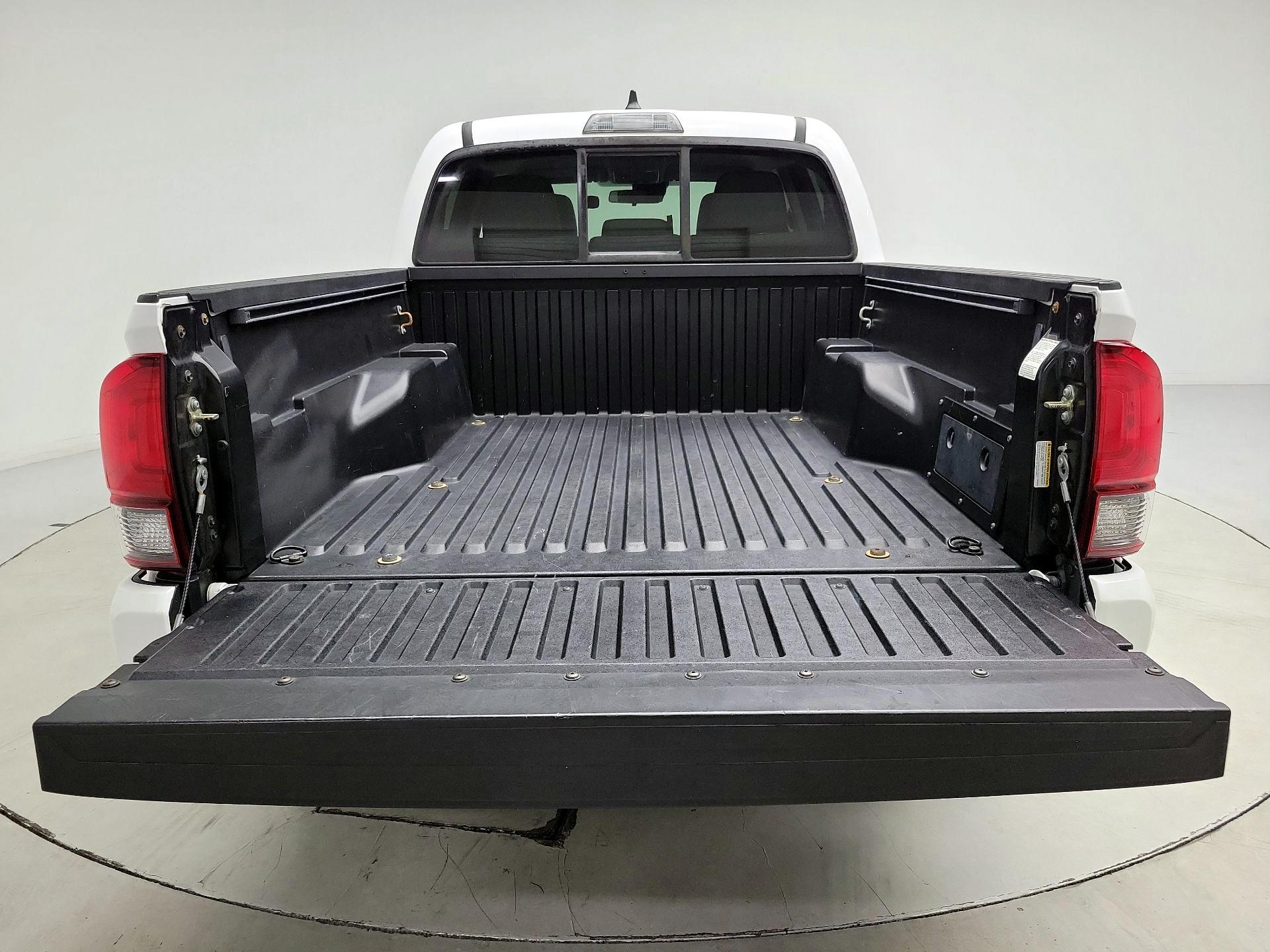 Thumbnail: 2020 Toyota Tacoma - 20