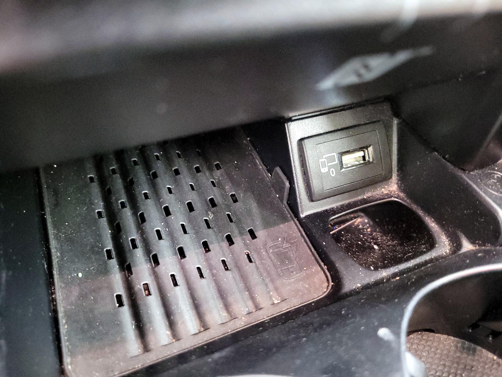 Thumbnail: 2020 Mercedes-Benz E-Class - 19