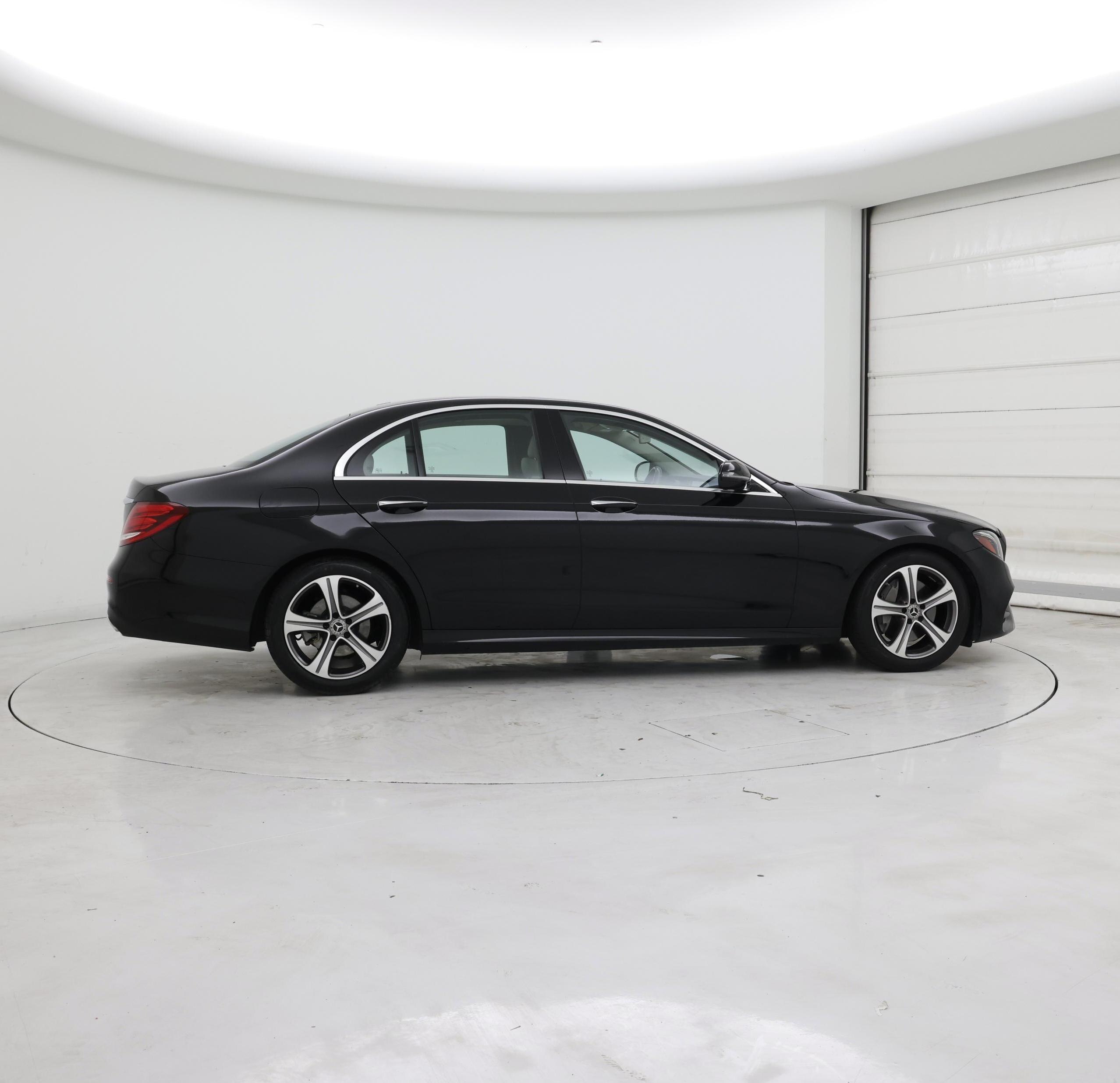 Thumbnail: 2020 Mercedes-Benz E-Class - 7