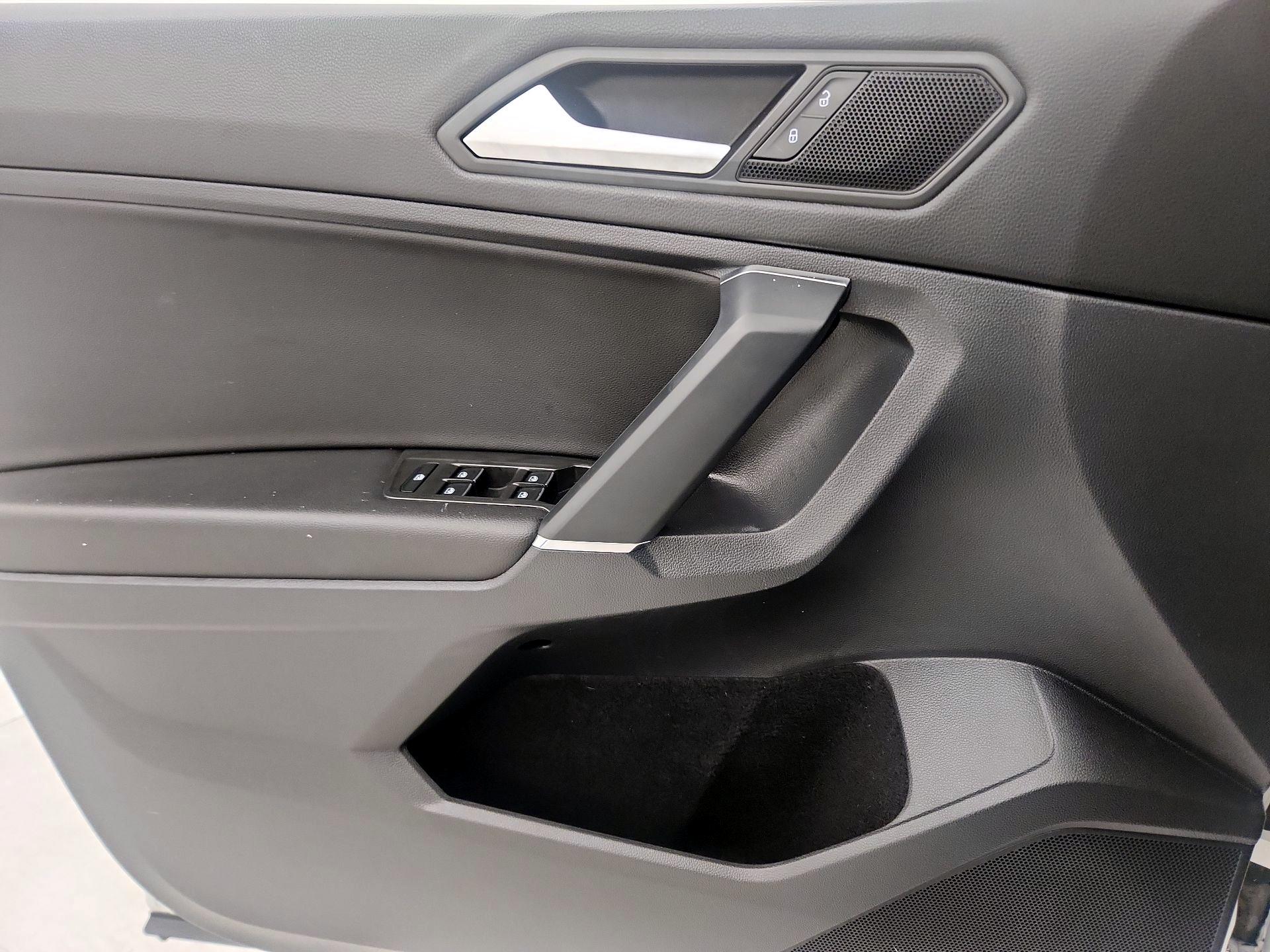 Thumbnail: 2020 Volkswagen Tiguan - 12