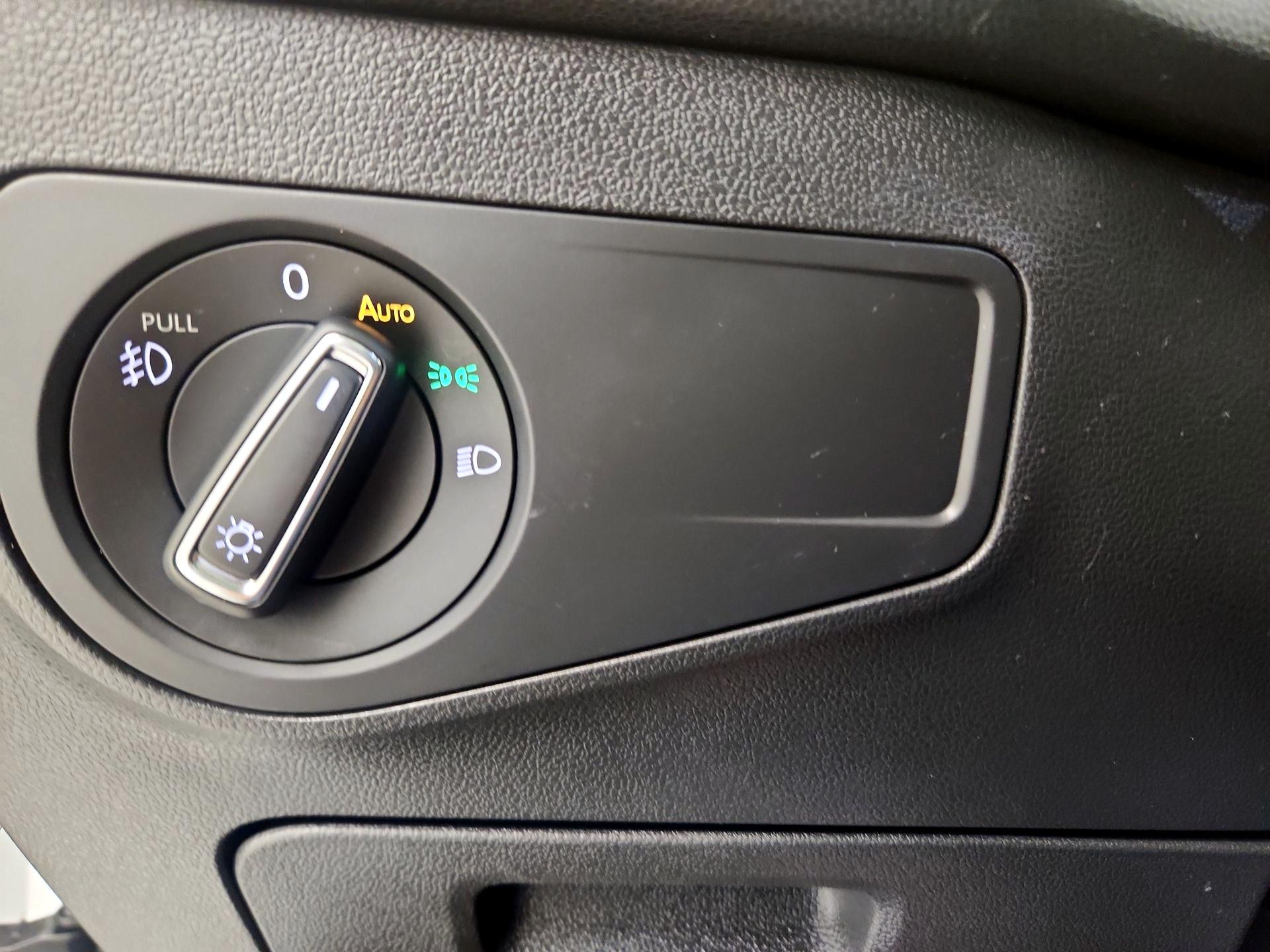 Thumbnail: 2020 Volkswagen Tiguan - 13