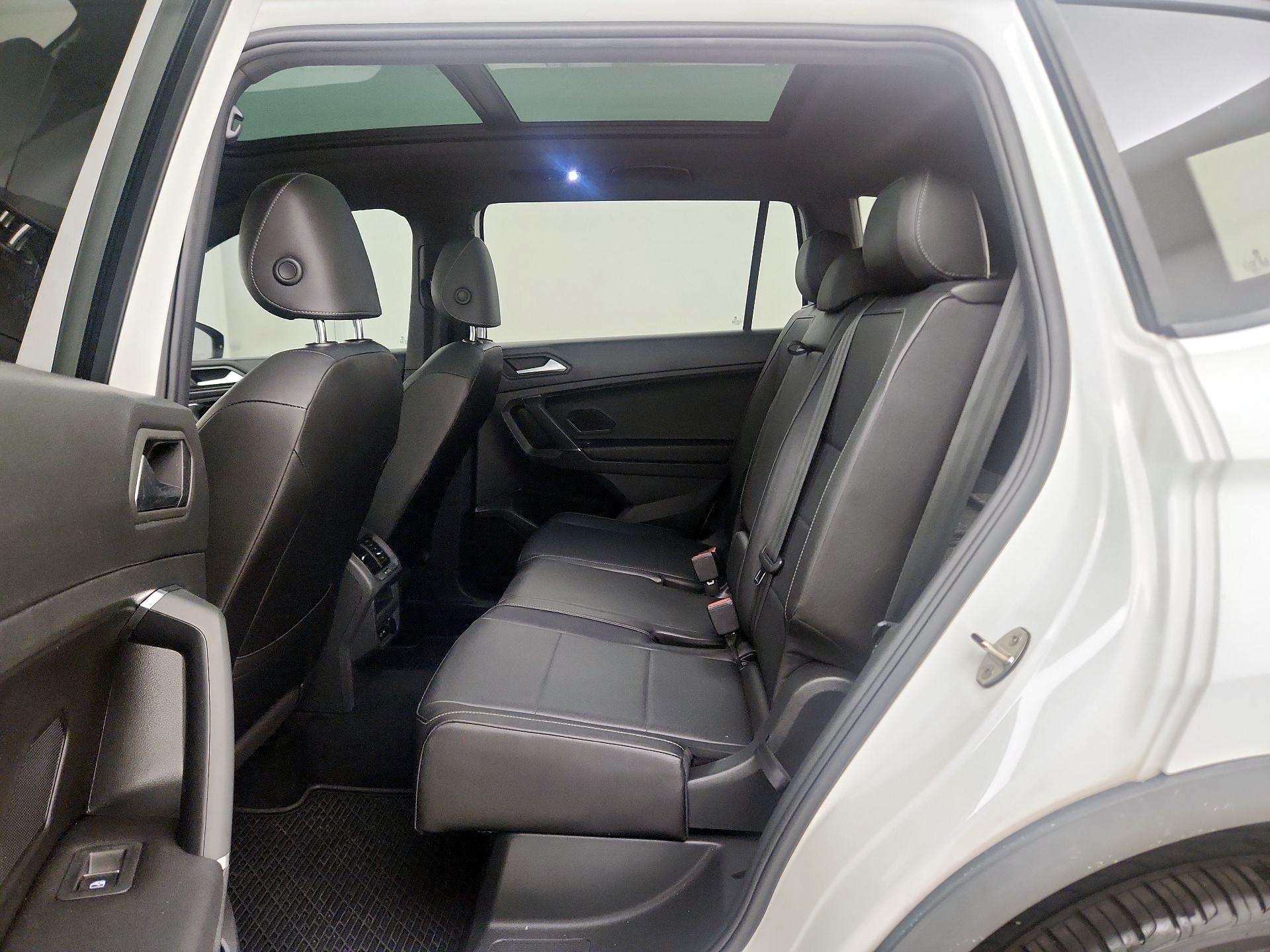 Thumbnail: 2020 Volkswagen Tiguan - 20