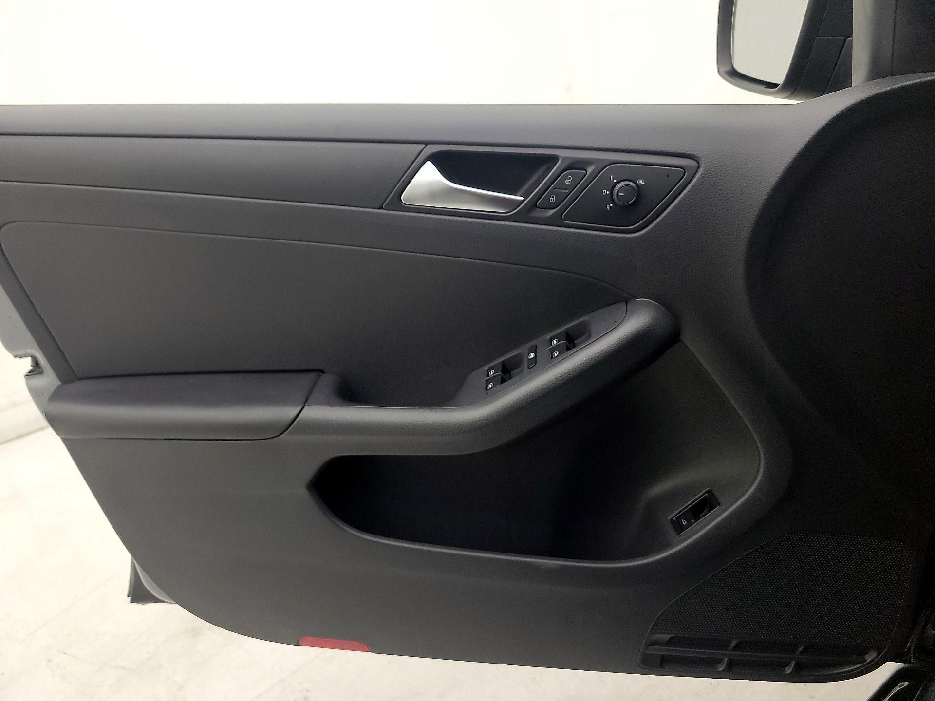 Thumbnail: 2016 Volkswagen Jetta - 12