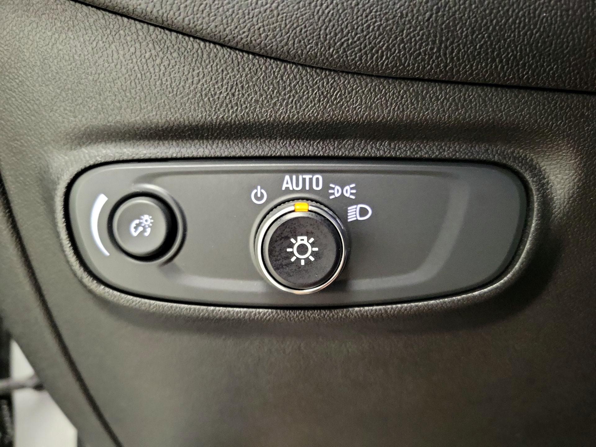 Thumbnail: 2020 Chevrolet Equinox - 13