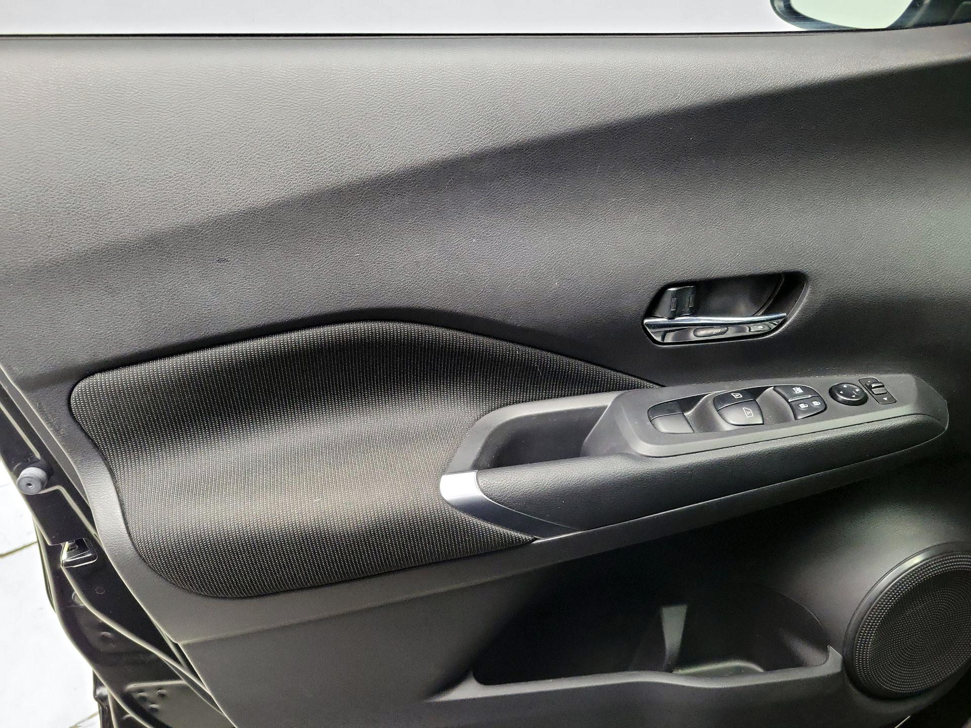 Thumbnail: 2023 Nissan Kicks - 12