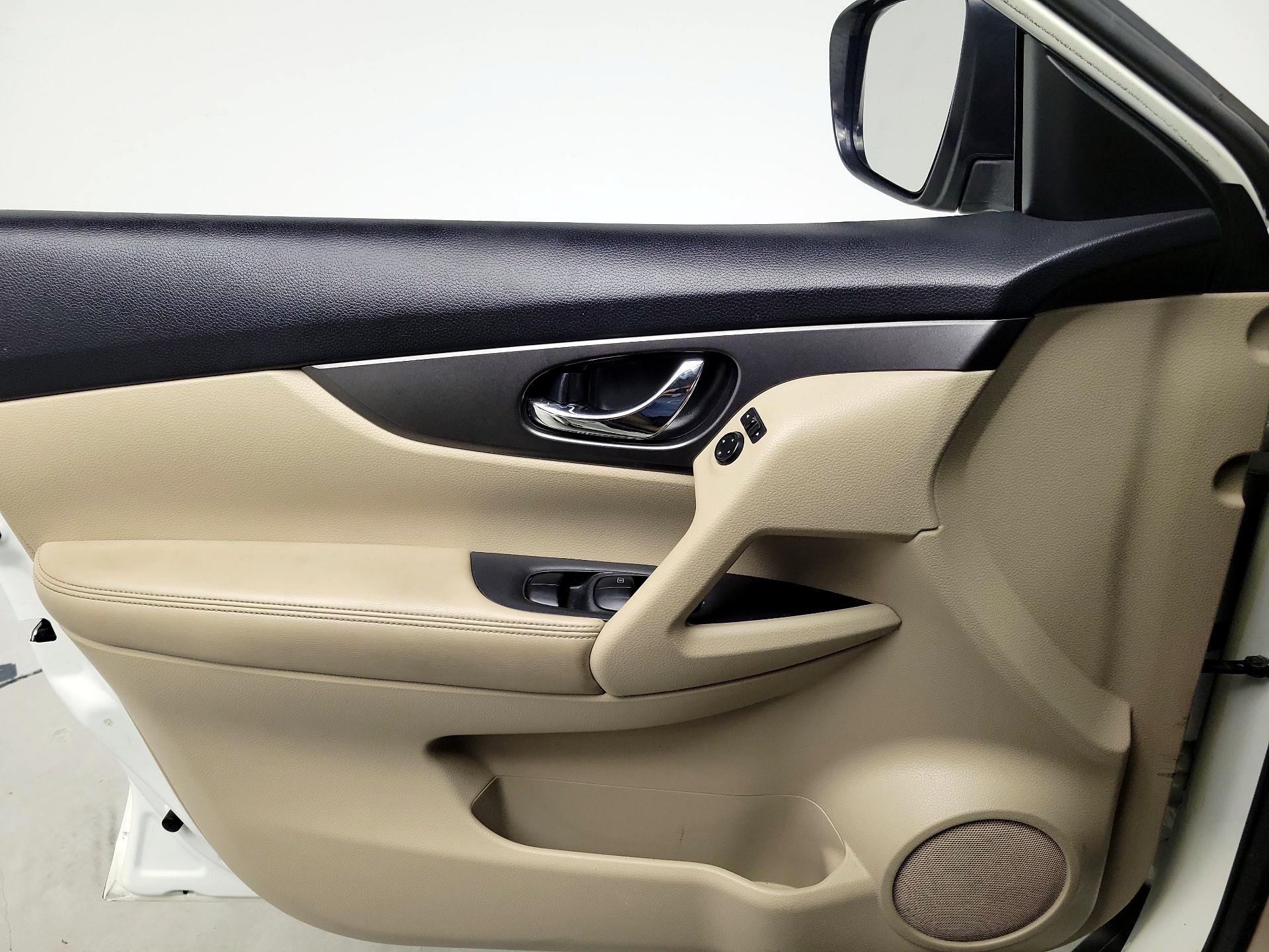 Thumbnail: 2016 Nissan Rogue - 12