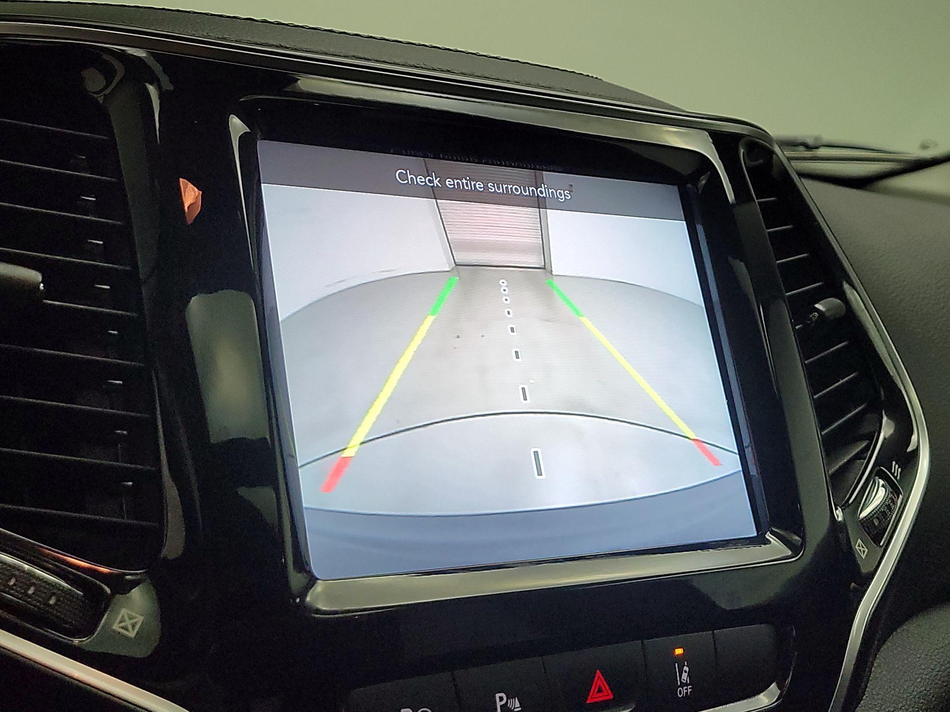 Thumbnail: 2021 Jeep Cherokee - 14