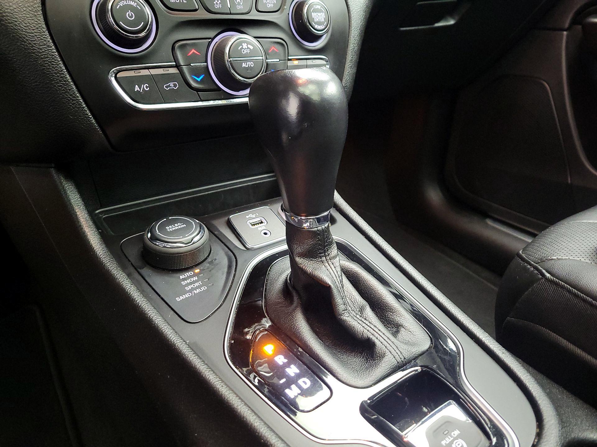 Thumbnail: 2021 Jeep Cherokee - 17