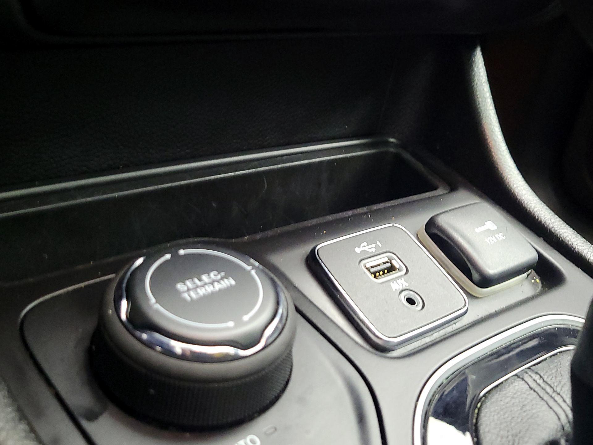 Thumbnail: 2021 Jeep Cherokee - 18