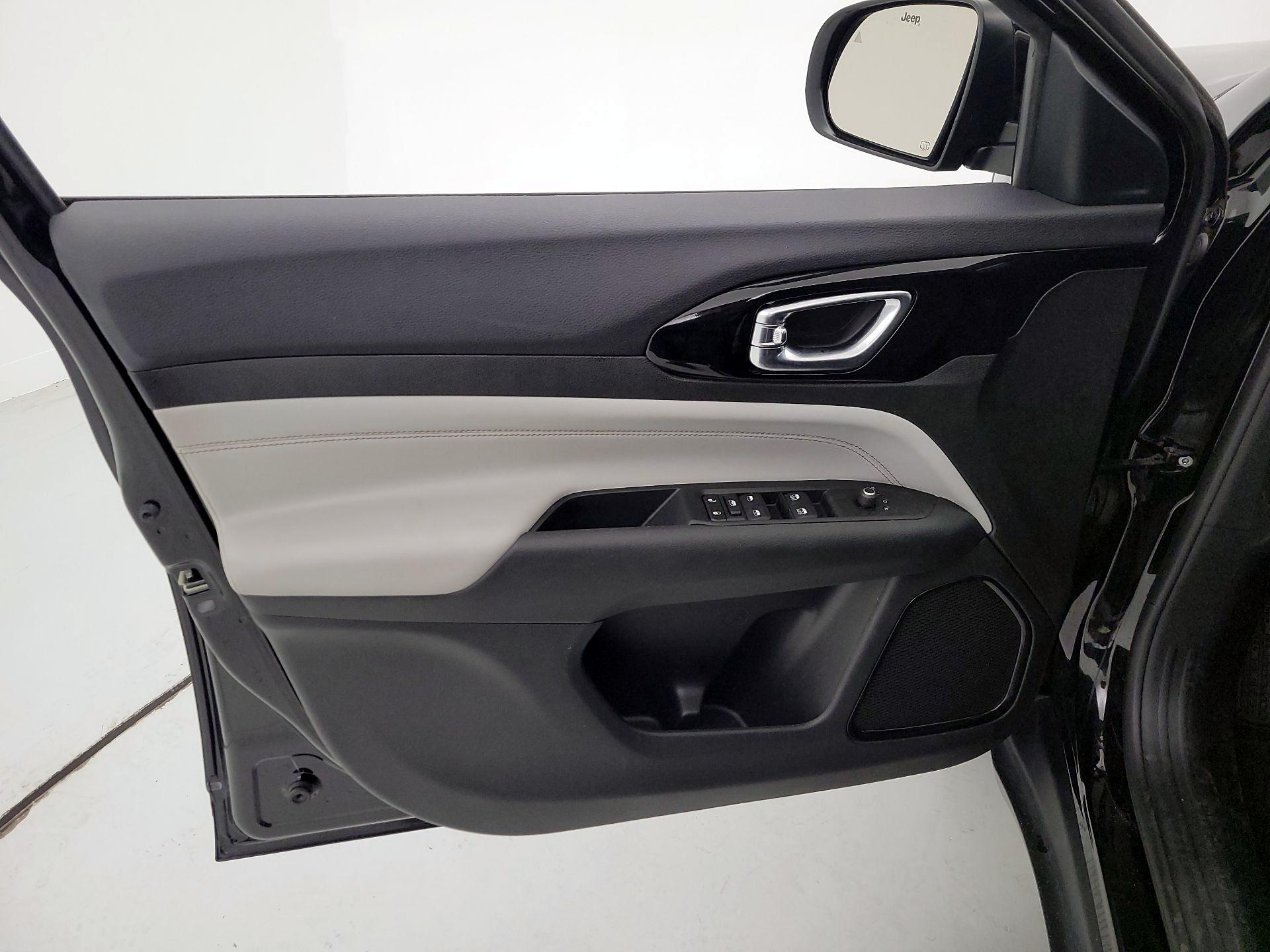 Thumbnail: 2022 Jeep Compass - 12