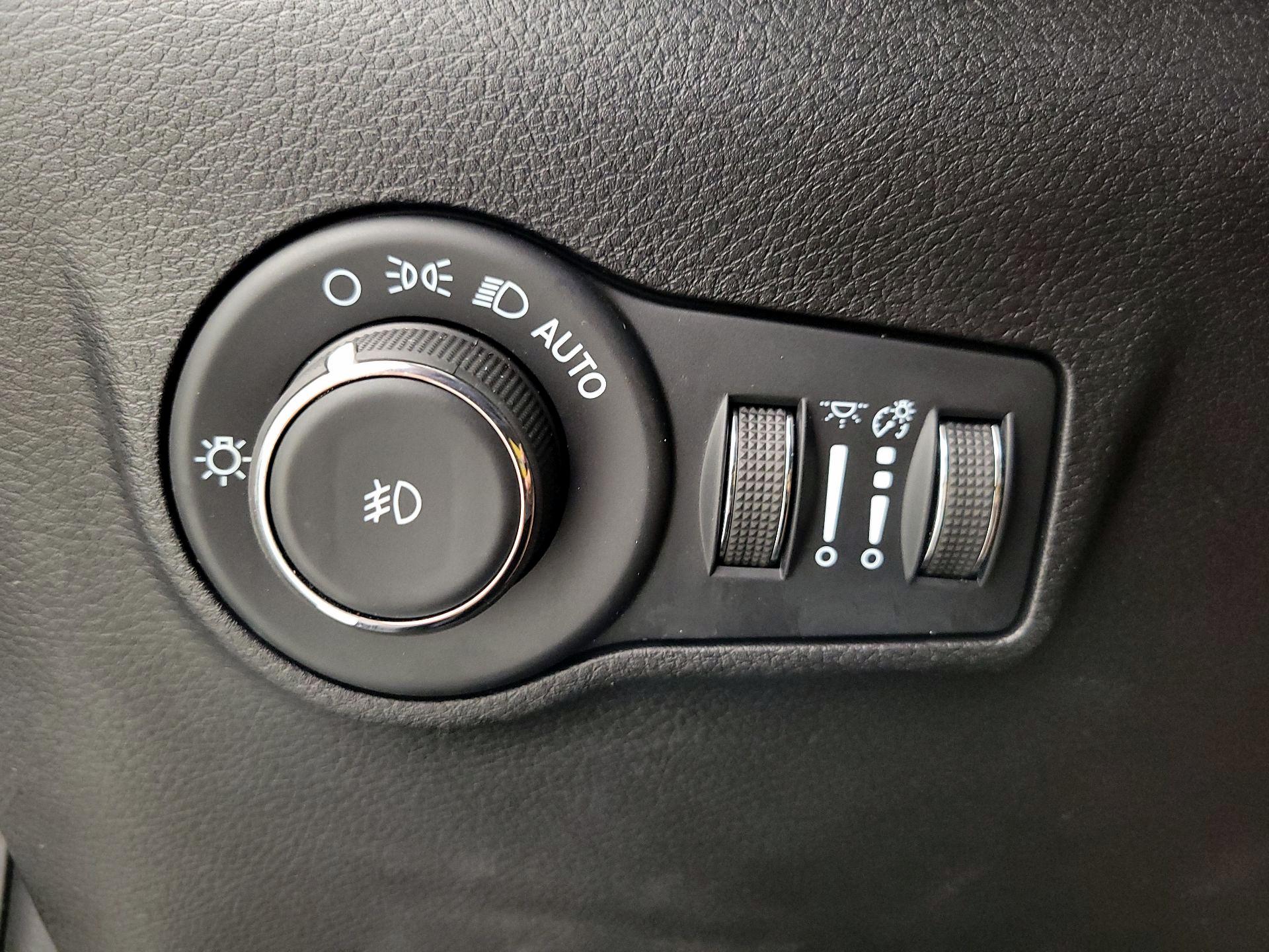 Thumbnail: 2022 Jeep Compass - 13
