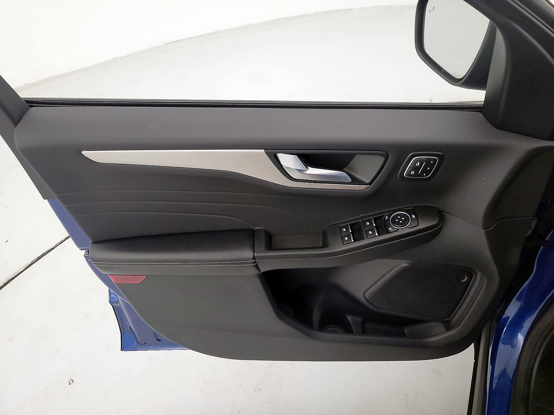 Thumbnail: 2022 Ford Escape - 12