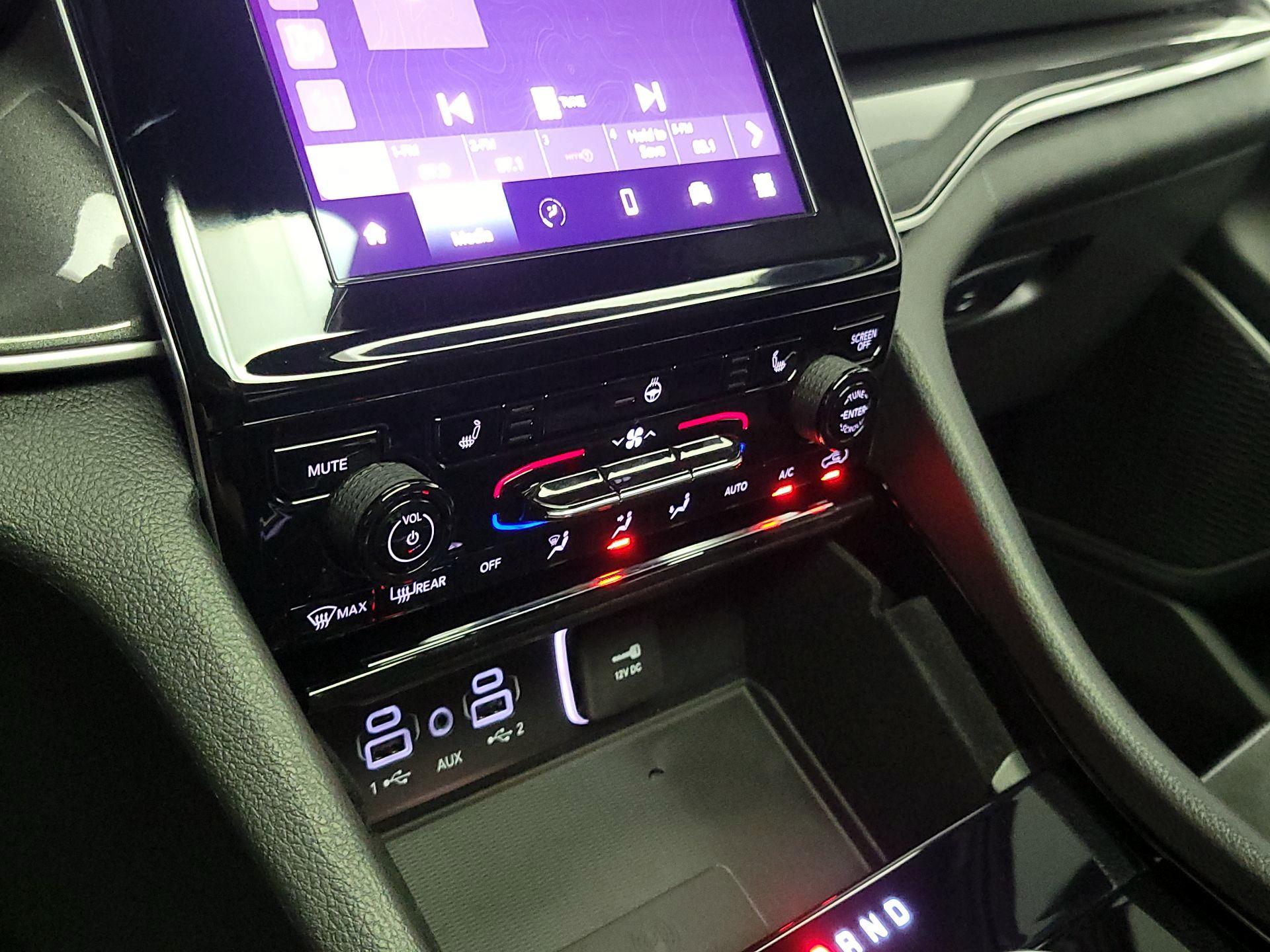 Thumbnail: 2023 Jeep Grand Cherokee - 16