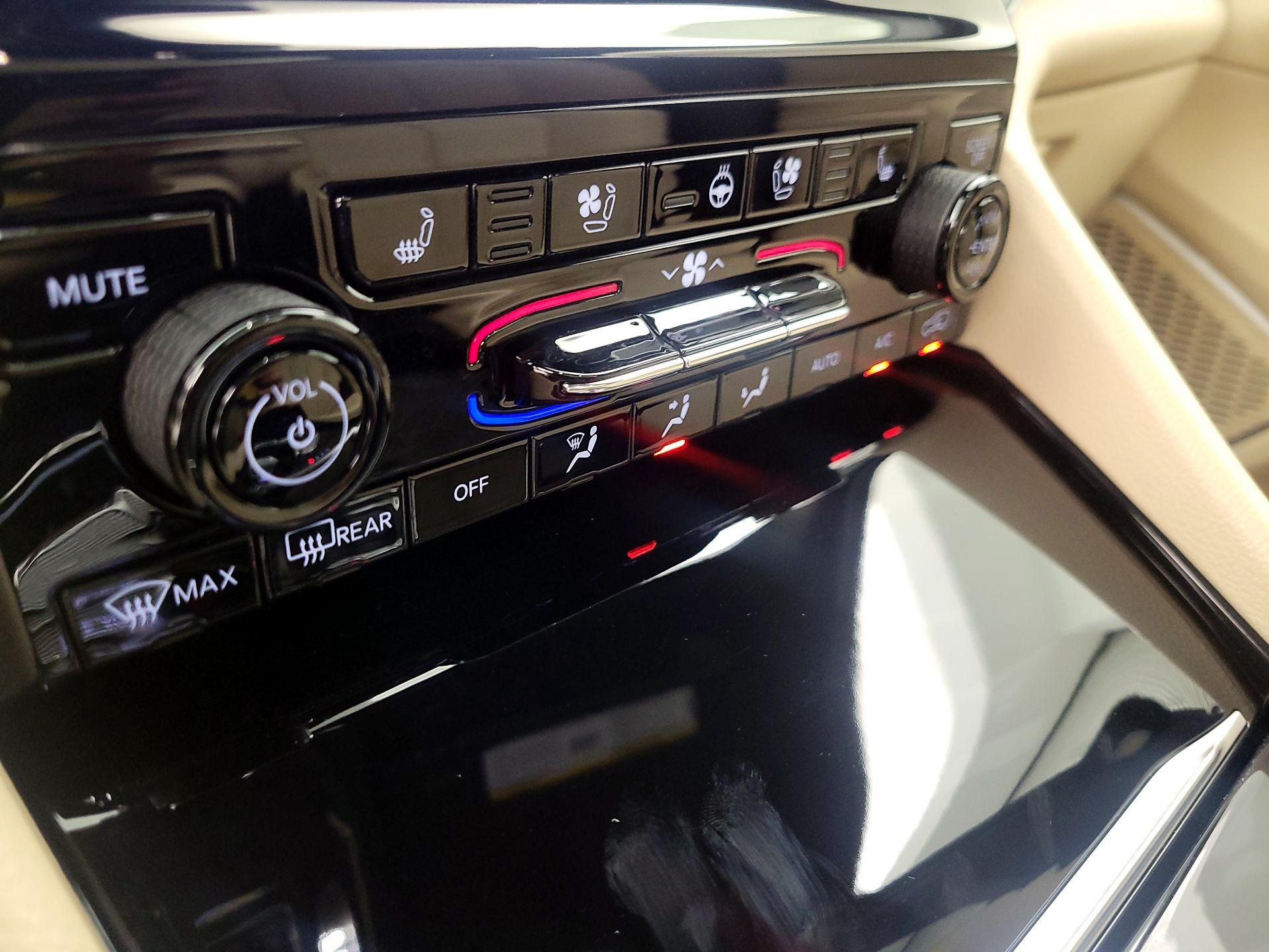 Thumbnail: 2023 Jeep Grand Cherokee - 17