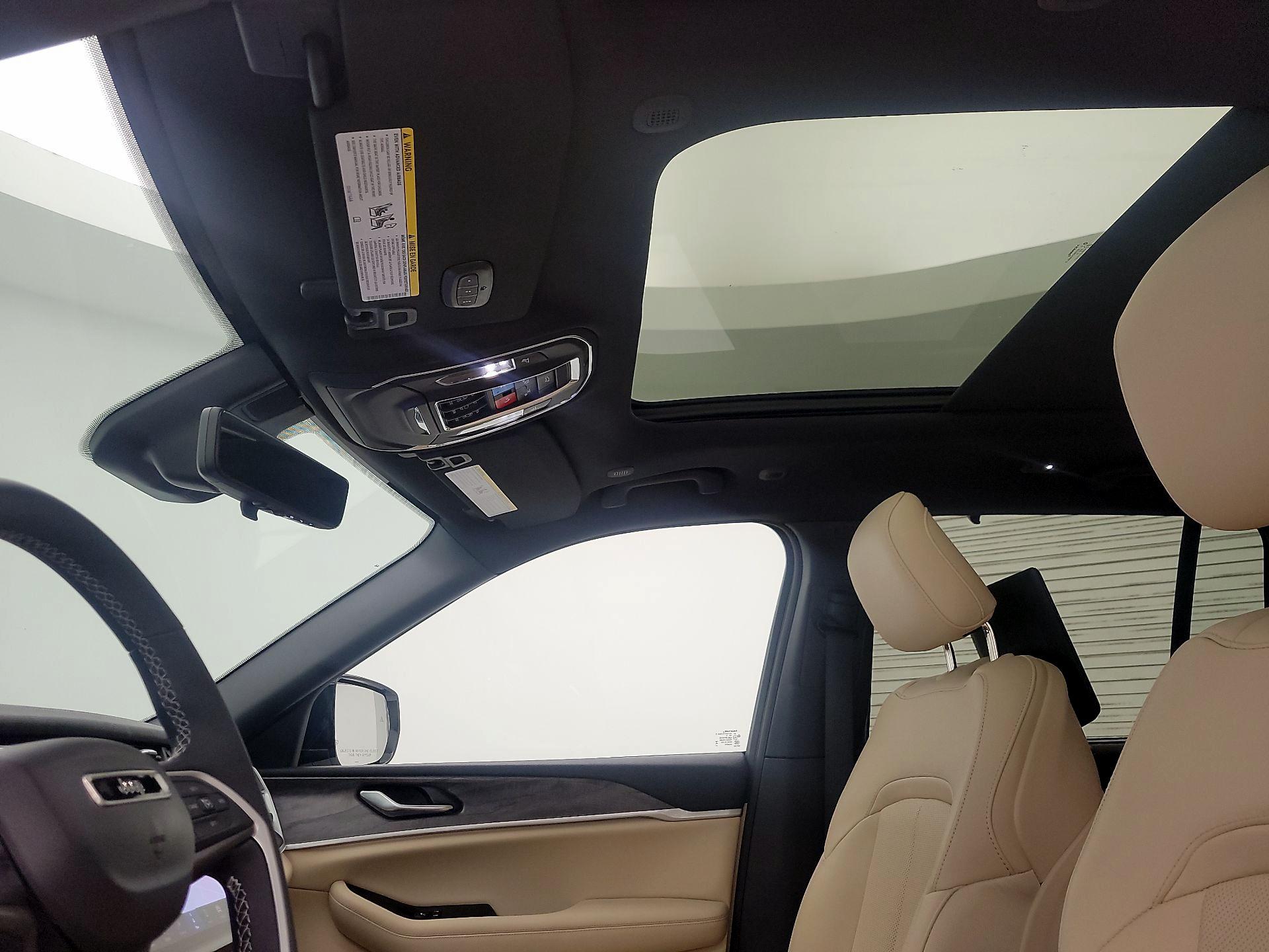 Thumbnail: 2023 Jeep Grand Cherokee - 20