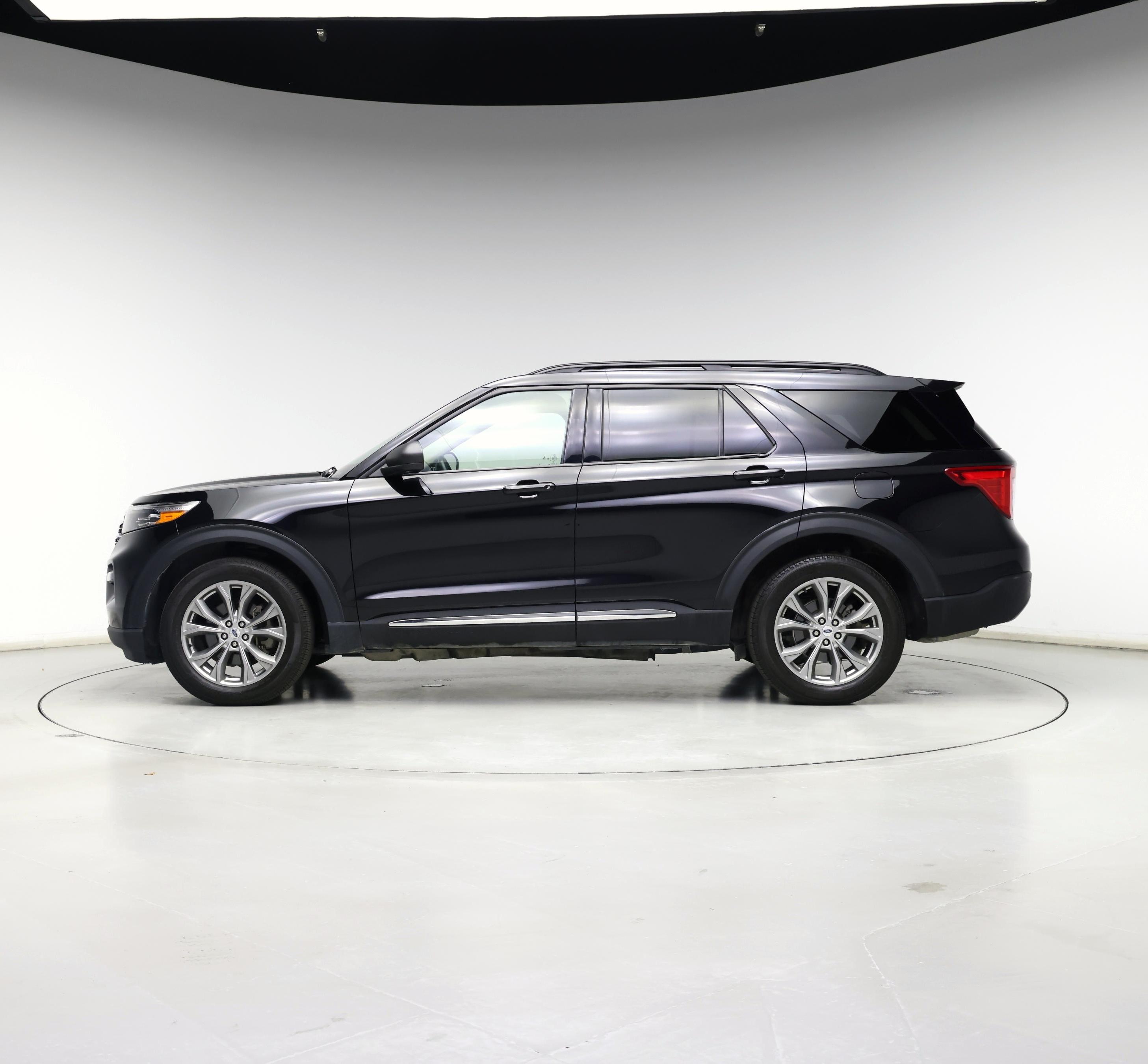 Thumbnail: 2022 Ford Explorer - 3