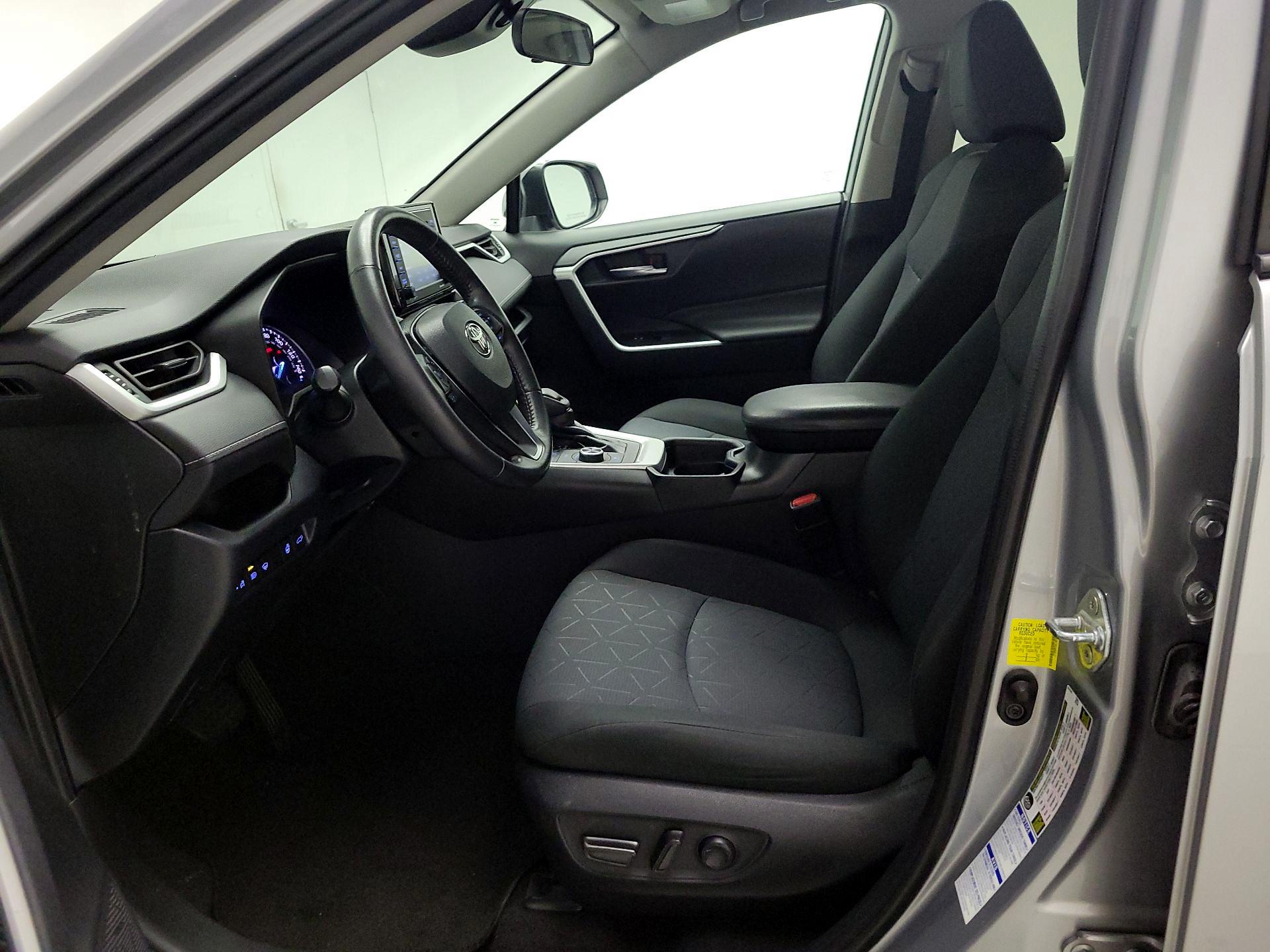 Thumbnail: 2020 Toyota RAV4 - 11