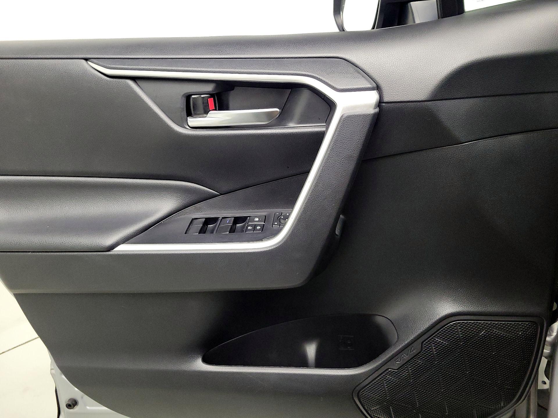 Thumbnail: 2020 Toyota RAV4 - 12