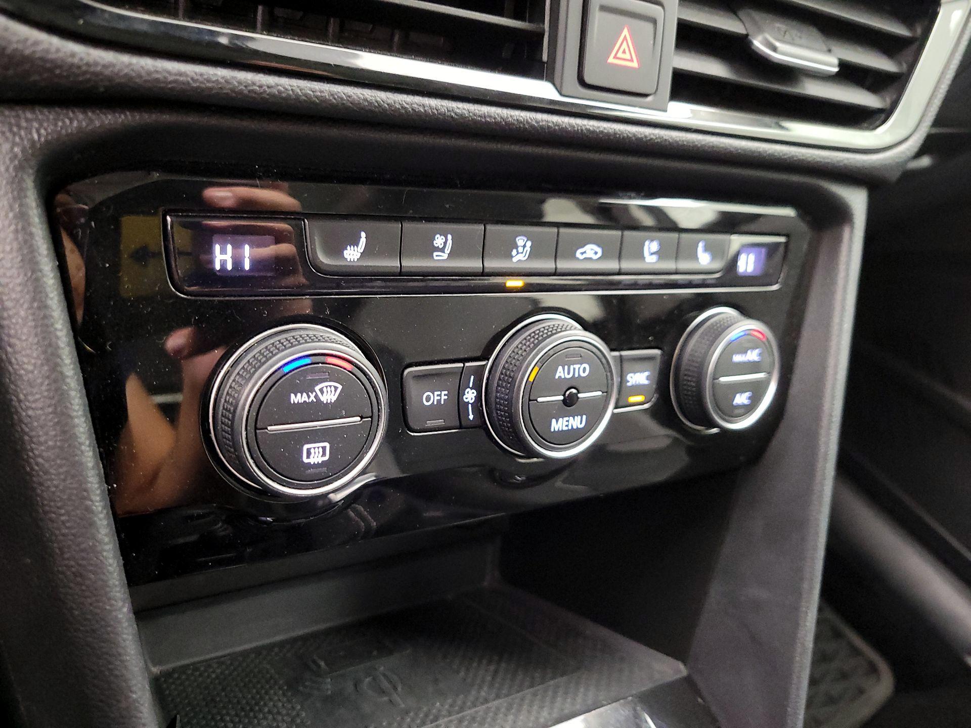 Thumbnail: 2022 Volkswagen Taos - 16